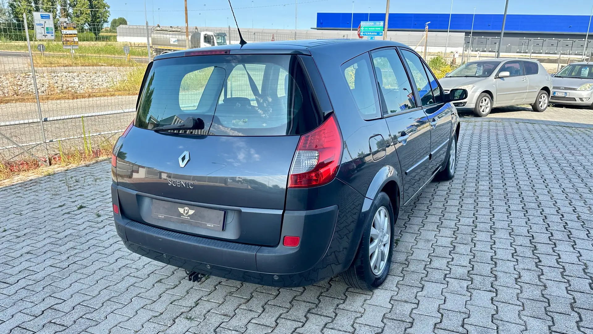 Renault Grand Scenic 1.5 dci 106CV Serie Spec Dynamique Nero - 2