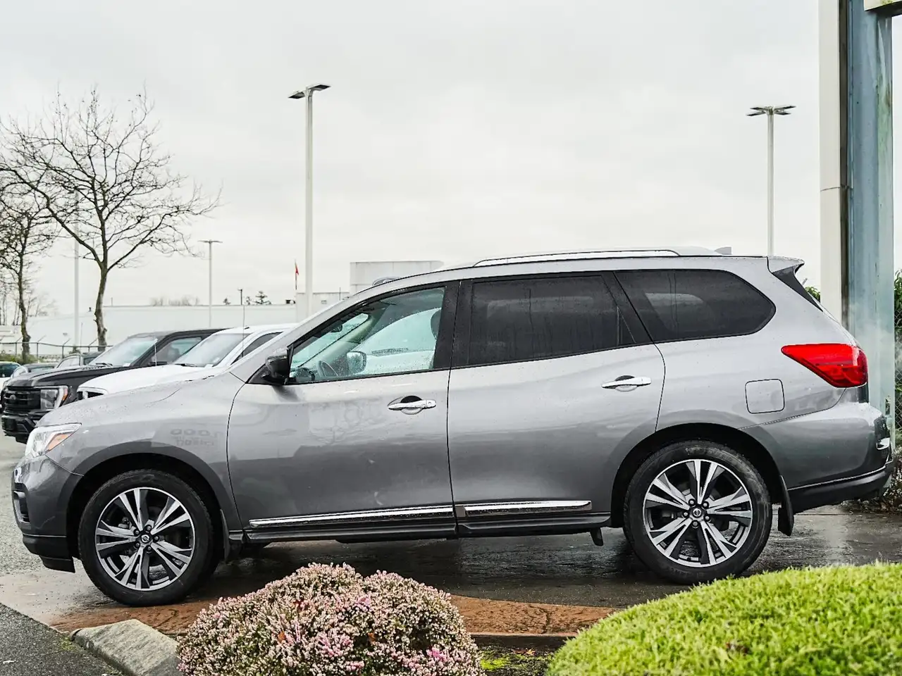 Nissan Pathfinder снимка Nissan Pathfinder