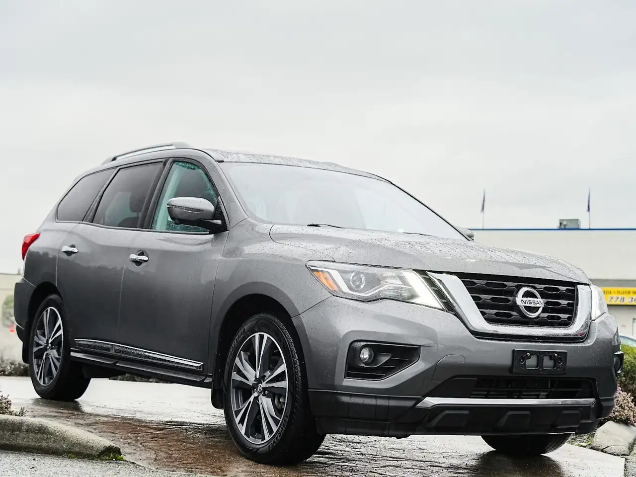 Nissan Pathfinder снимка Nissan Pathfinder