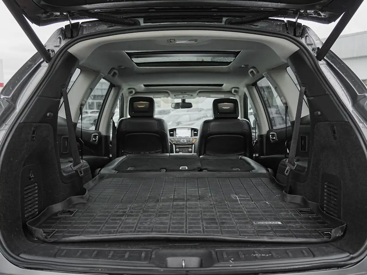Nissan Pathfinder снимка Nissan Pathfinder