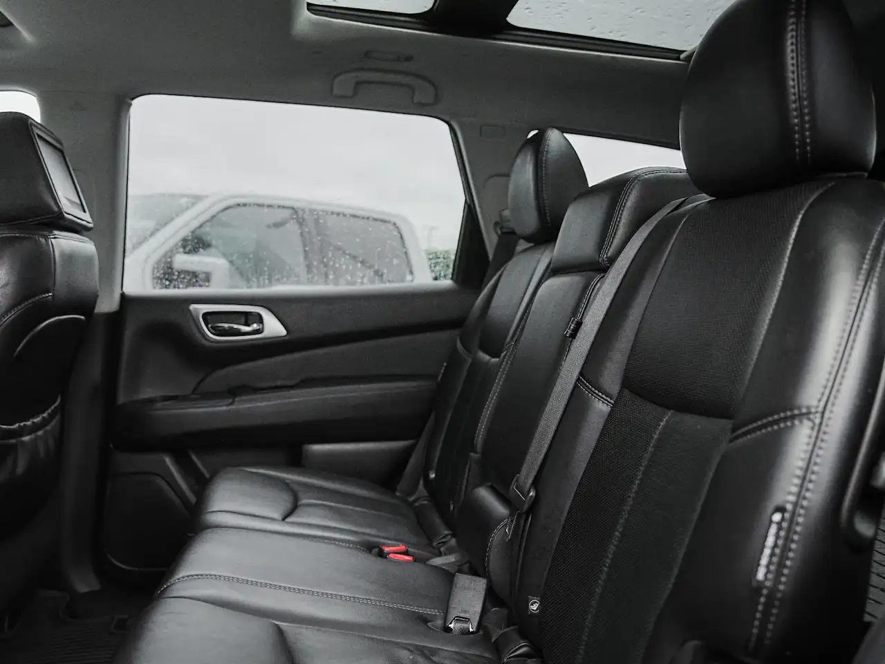 Nissan Pathfinder снимка Nissan Pathfinder
