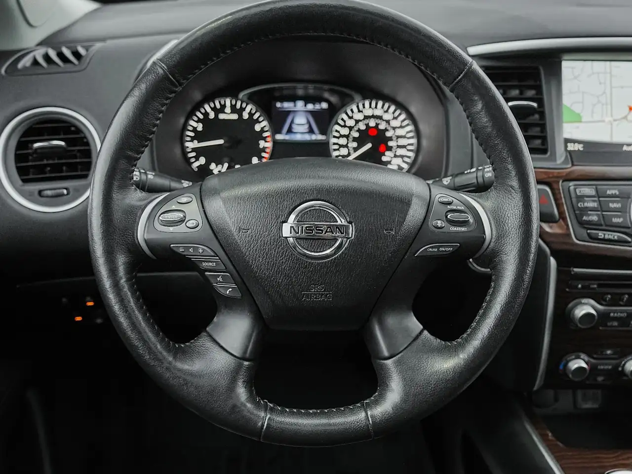 Nissan Pathfinder снимка Nissan Pathfinder