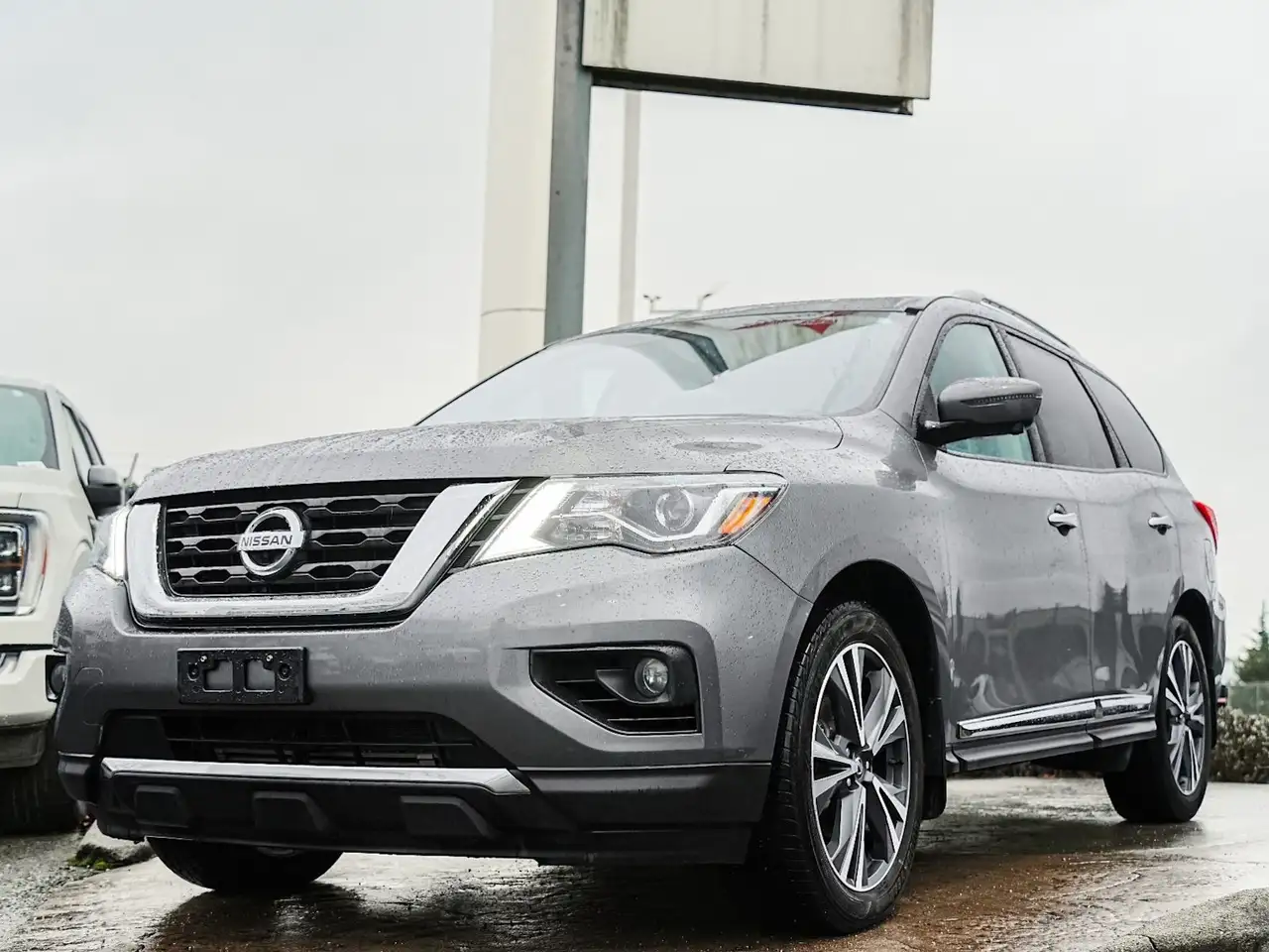Nissan Pathfinder снимка Nissan Pathfinder