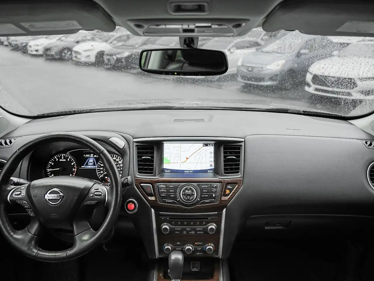Nissan Pathfinder снимка Nissan Pathfinder