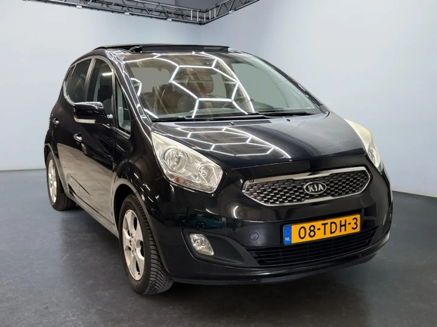 Kia Venga 1.4 CVVT | Panoramadak | Airco | Stoelverwarming | Zwart - 1
