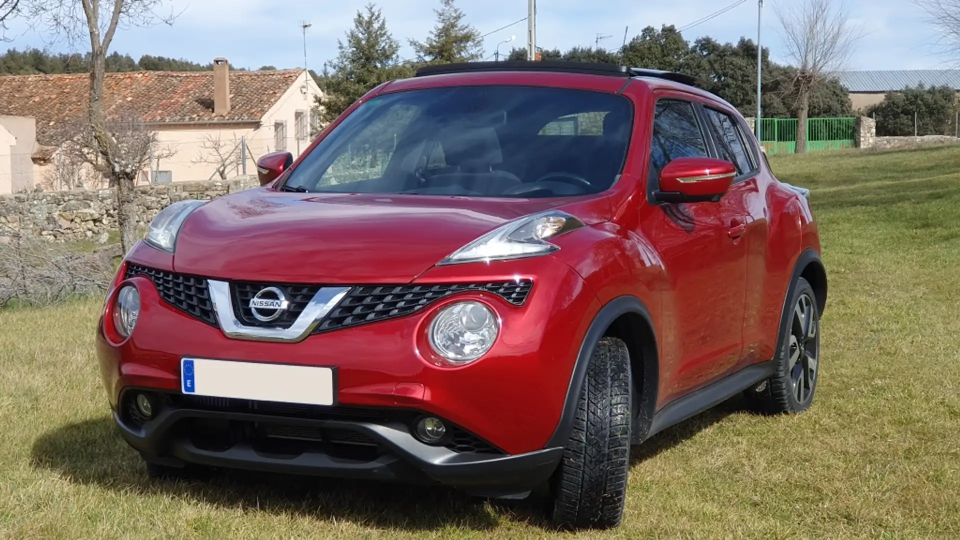 Nissan Juke 1.6 DIG-T Tekna Premium 4x4 XTronic 190 Red - 1