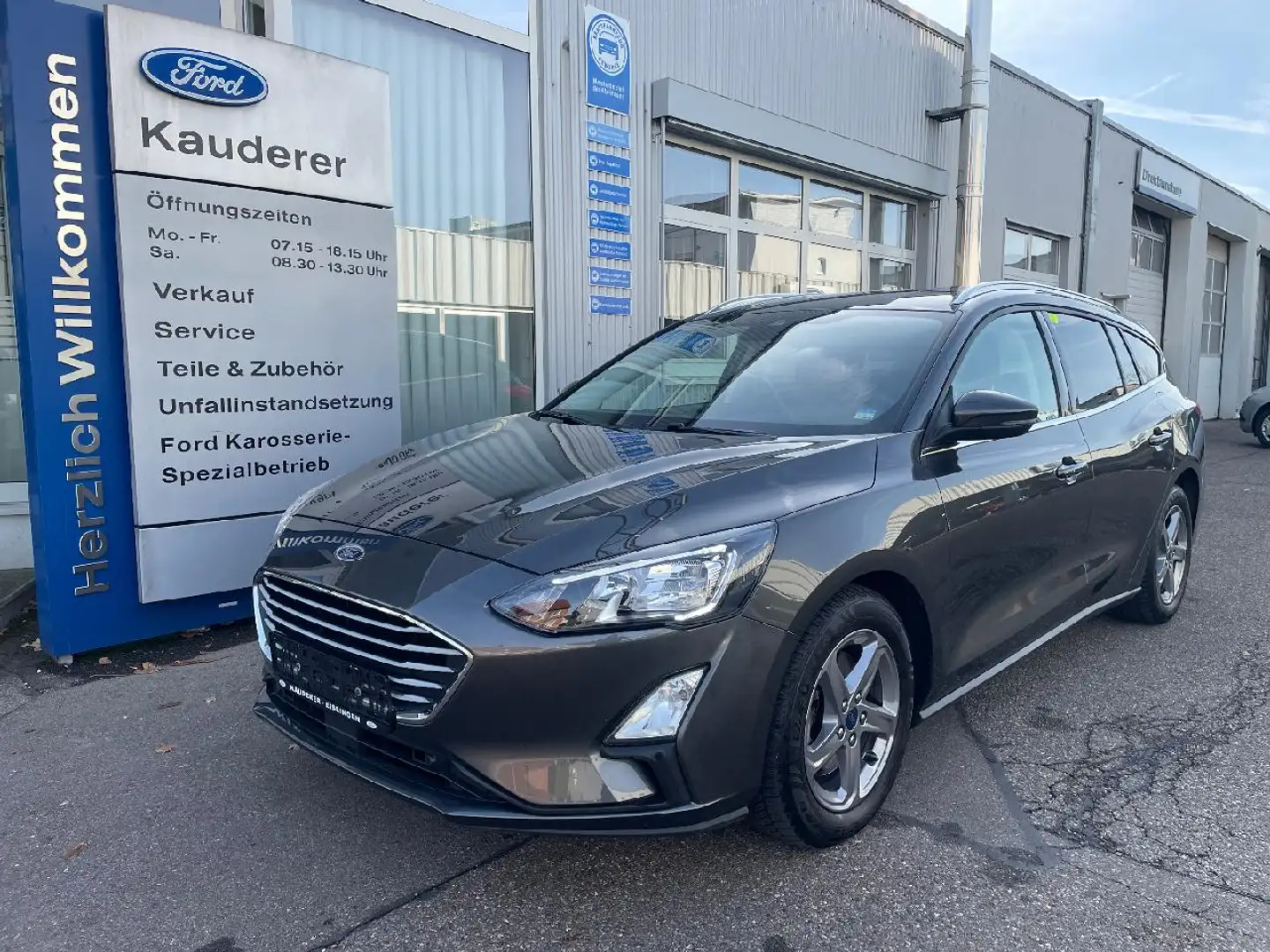 Ford Focus Cool & Connect Grau - 1