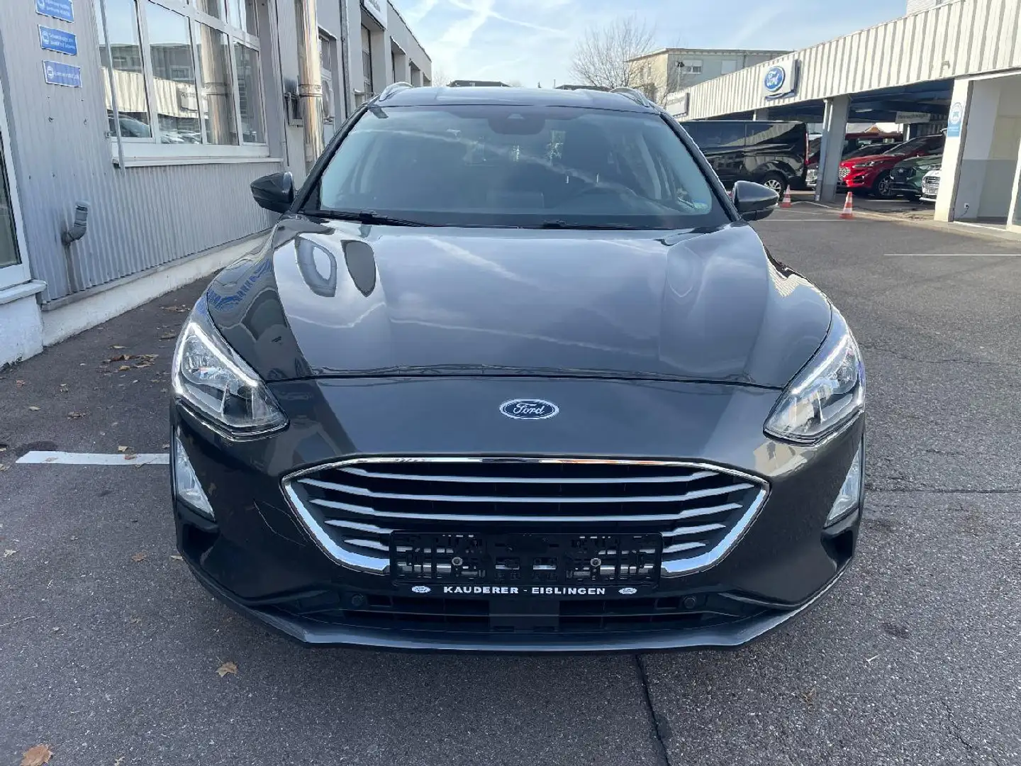 Ford Focus Cool & Connect Grau - 2