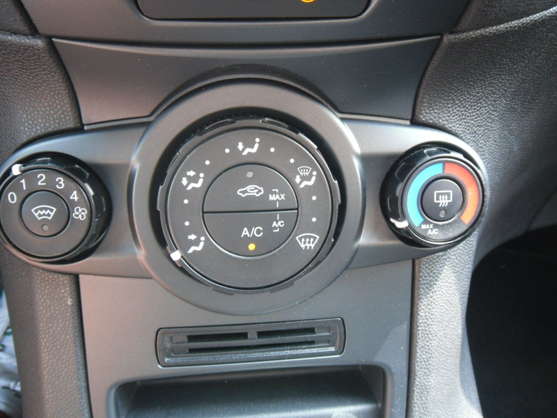 Ford Fiesta Celebration 5Türig 45000KM 101PS Klima SH — photo 7