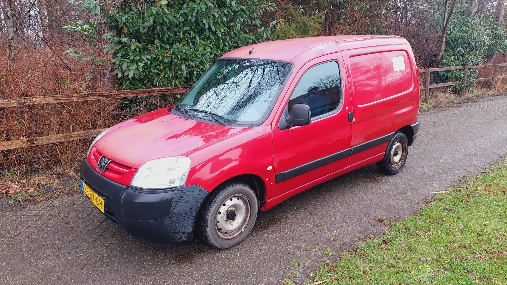Peugeot Partner 1.9 D Avantage Rood - 1
