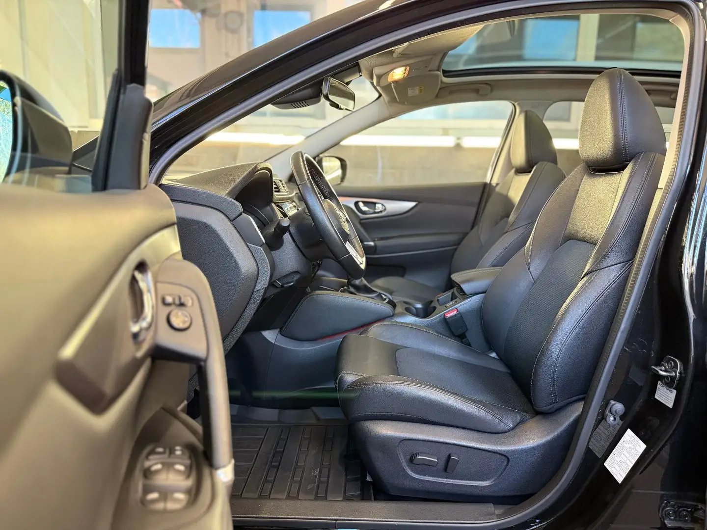 Nissan Qashqai Tekna 4x4 Pano LED Leder SHZ Navi Чорний - 2