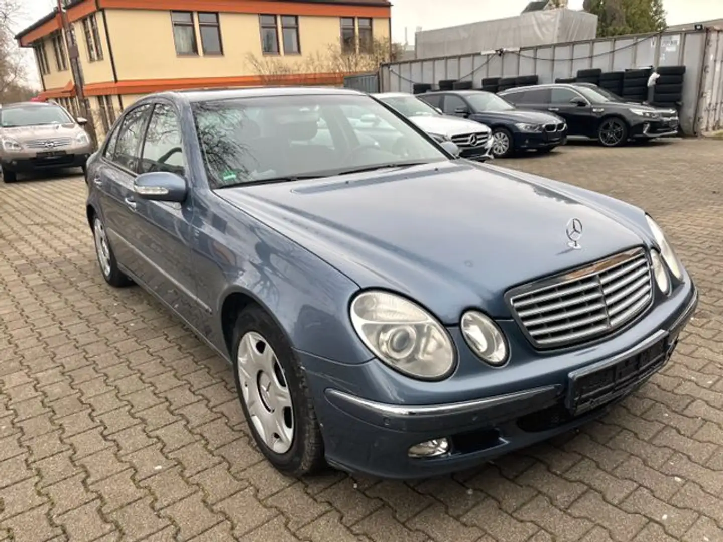 Mercedes-Benz E 240 Lim. Elegance, Automatik, Schiebedach Kék - 2