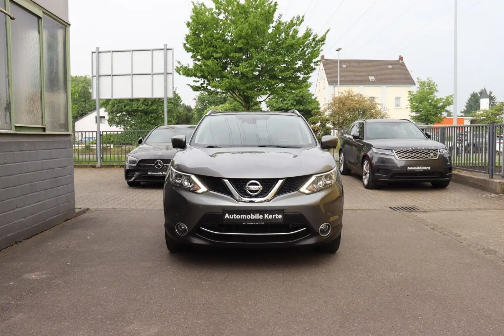 Nissan Qashqai Tekna 1.Hand Pano Navi 360° SHZ Tempo Braun - 2