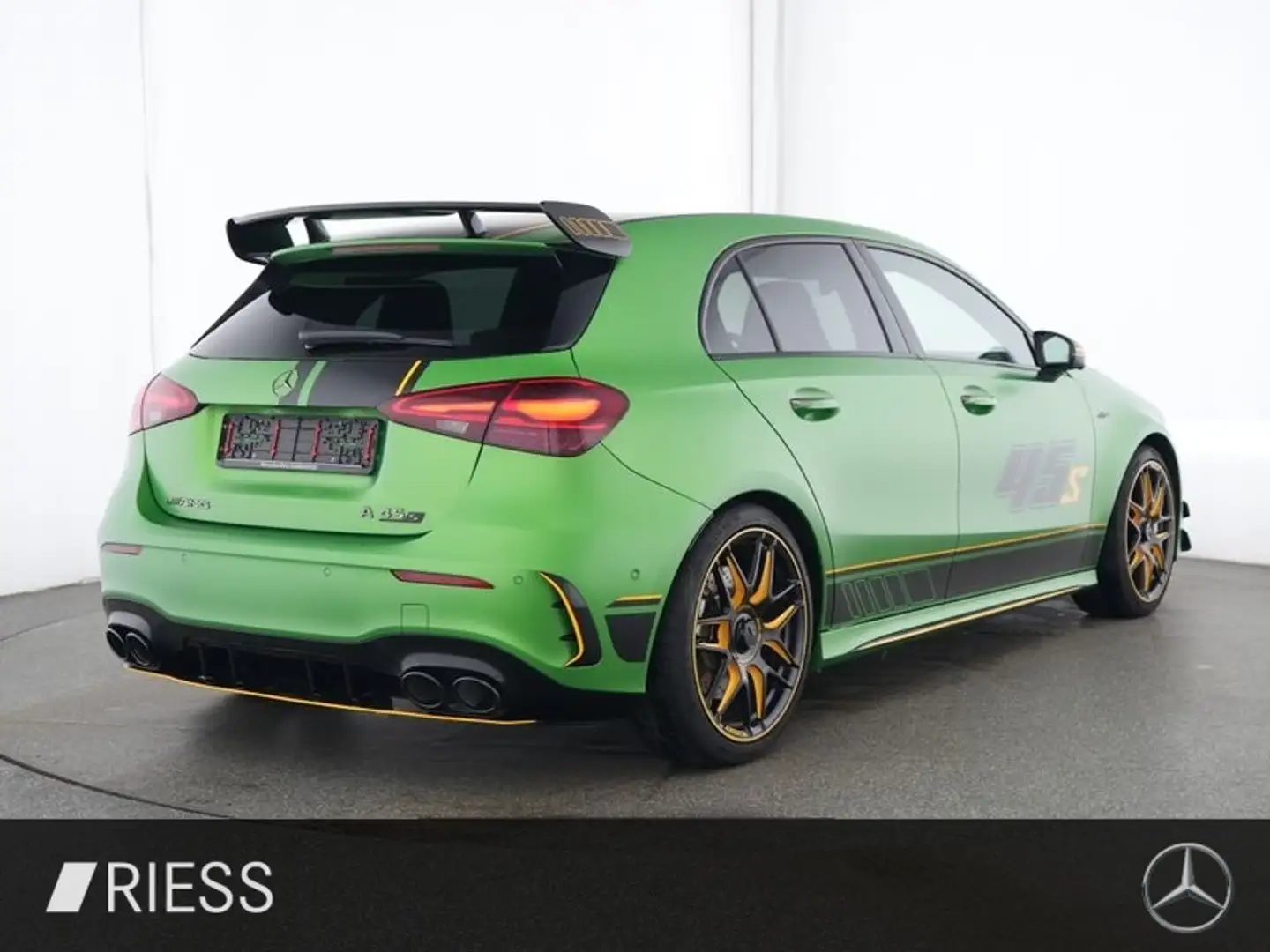 Mercedes-Benz A 45 AMG S 4M Limited Edition Night Perf Sitz Pano Grün - 2