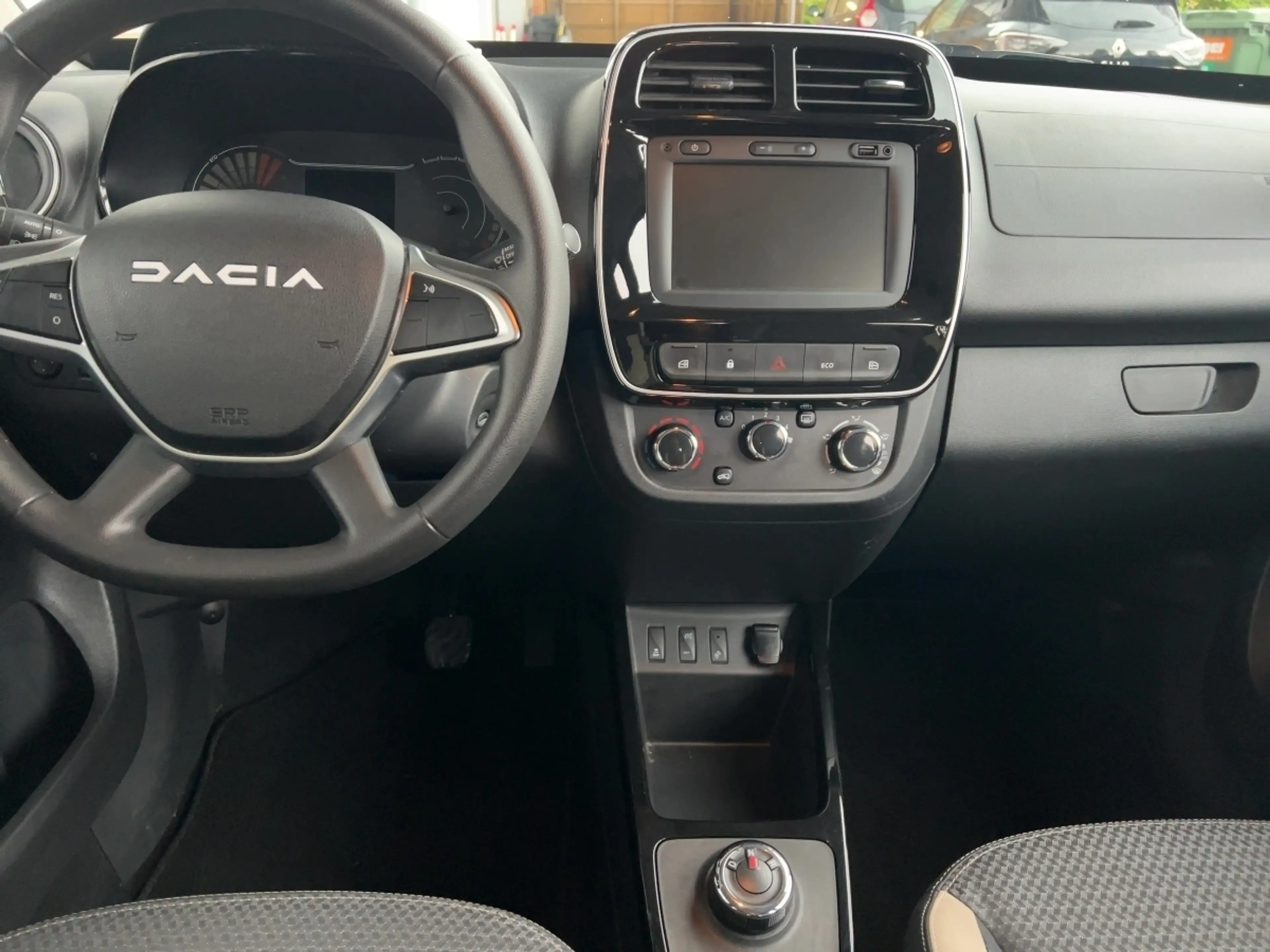 Dacia Spring Essential KLIMA LED-Tagfahrlicht ABS ESP ZV — photo 12