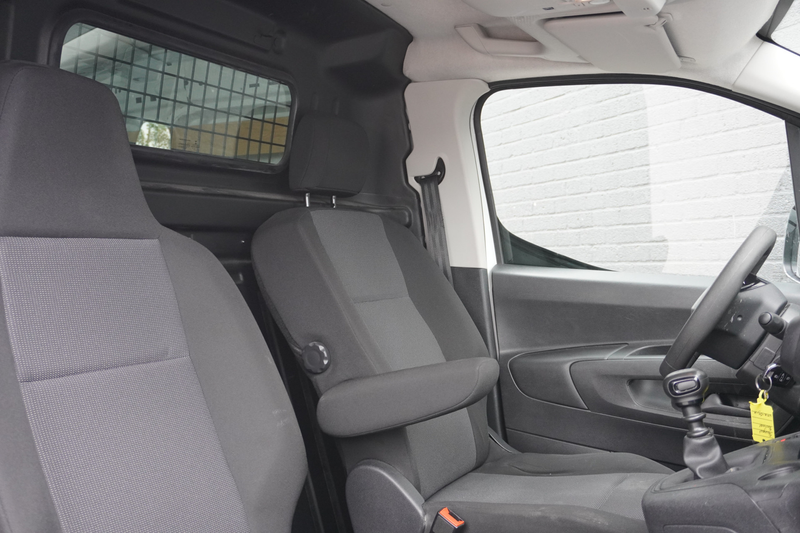 Peugeot Partner 1.2 PT Benzine! EURO 6 - Airco - Navi - Cruise - € — photo 5