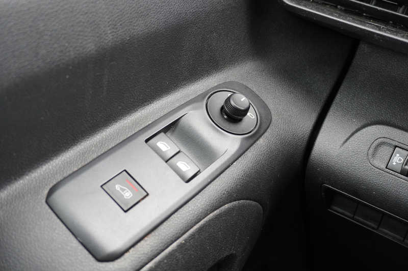 Peugeot Partner 1.2 PT Benzine! EURO 6 - Airco - Navi - Cruise - € — photo 21