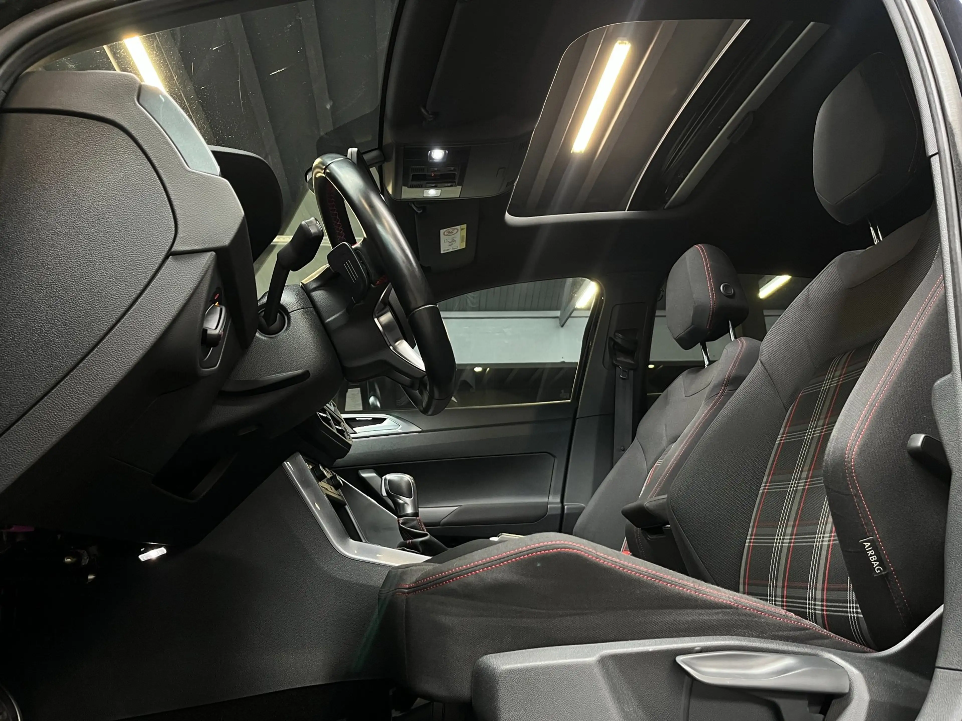 Volkswagen Polo GTI 2.0 TSI Pano/Park-Pilot/CarPlay/Automaat — photo 10