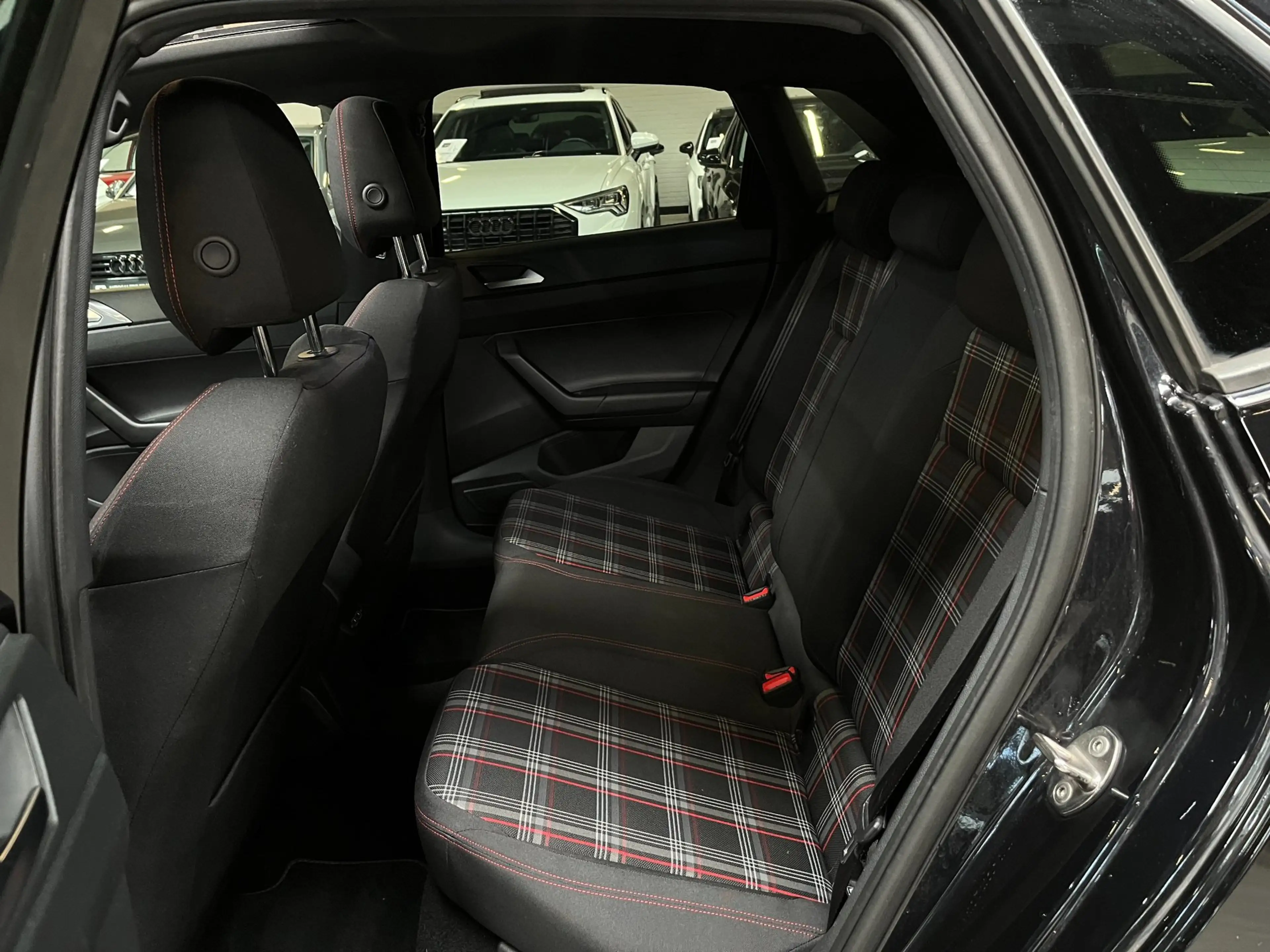 Volkswagen Polo GTI 2.0 TSI Pano/Park-Pilot/CarPlay/Automaat — photo 13