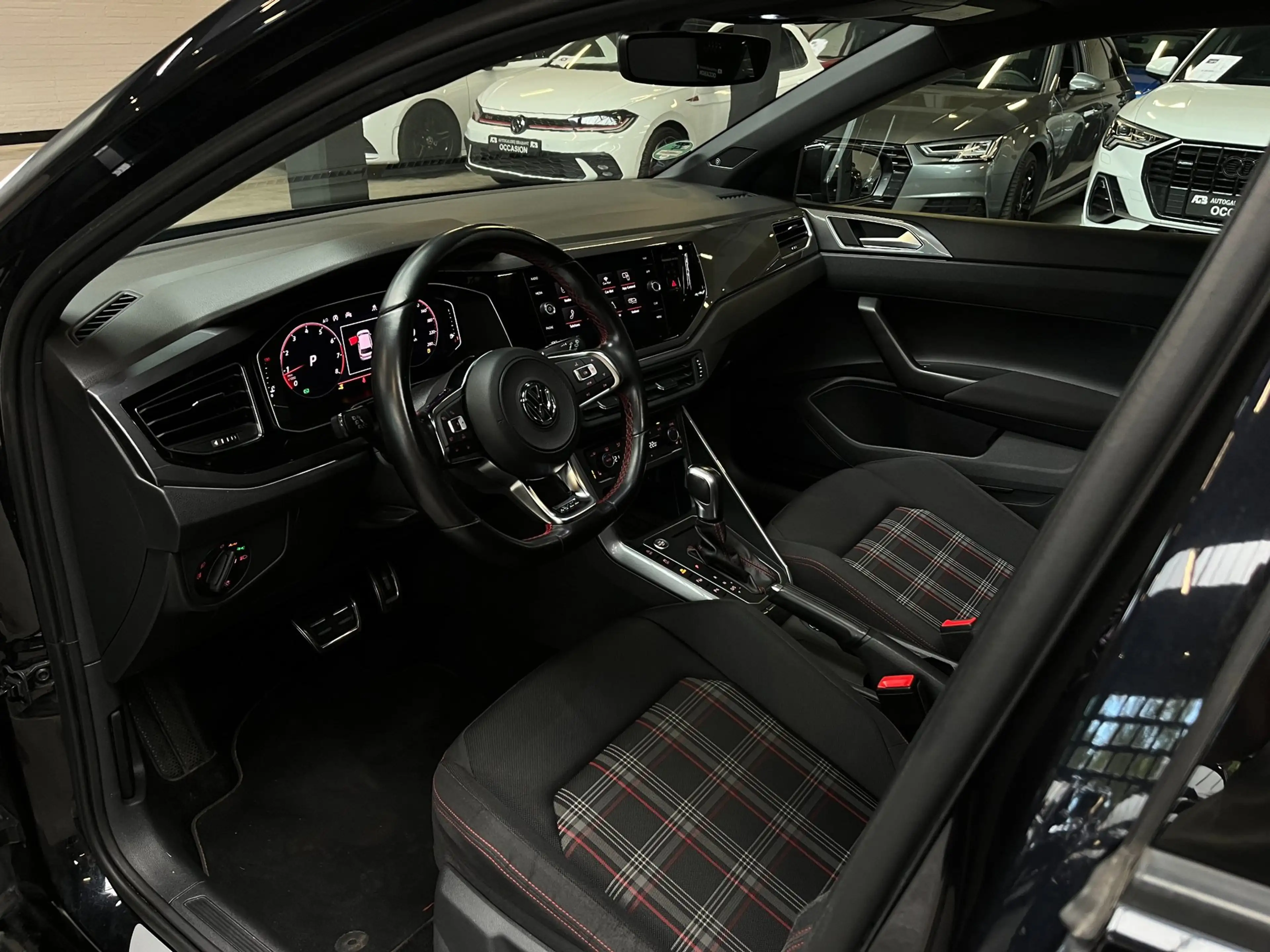 Volkswagen Polo GTI 2.0 TSI Pano/Park-Pilot/CarPlay/Automaat — photo 9