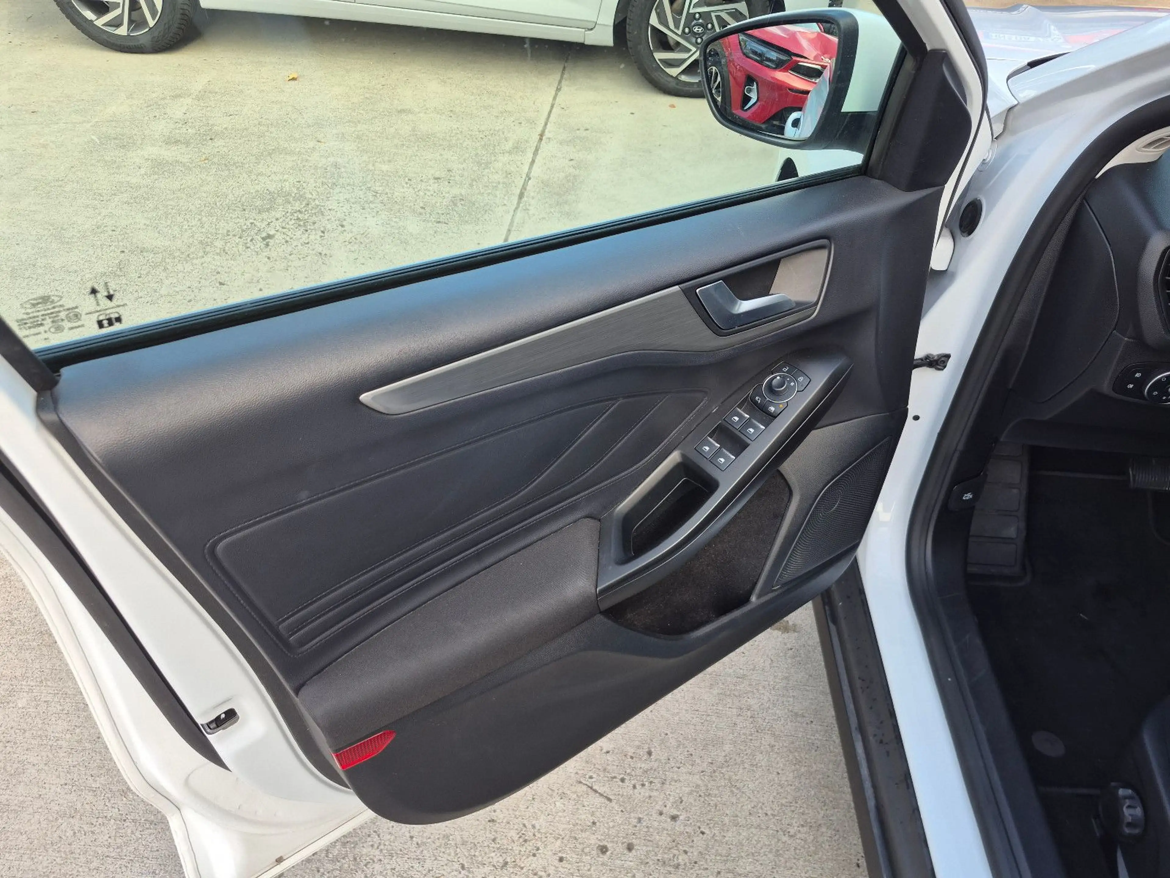 Ford Focus Turnier Titanium Automatik+Navi+Kamera — photo 25