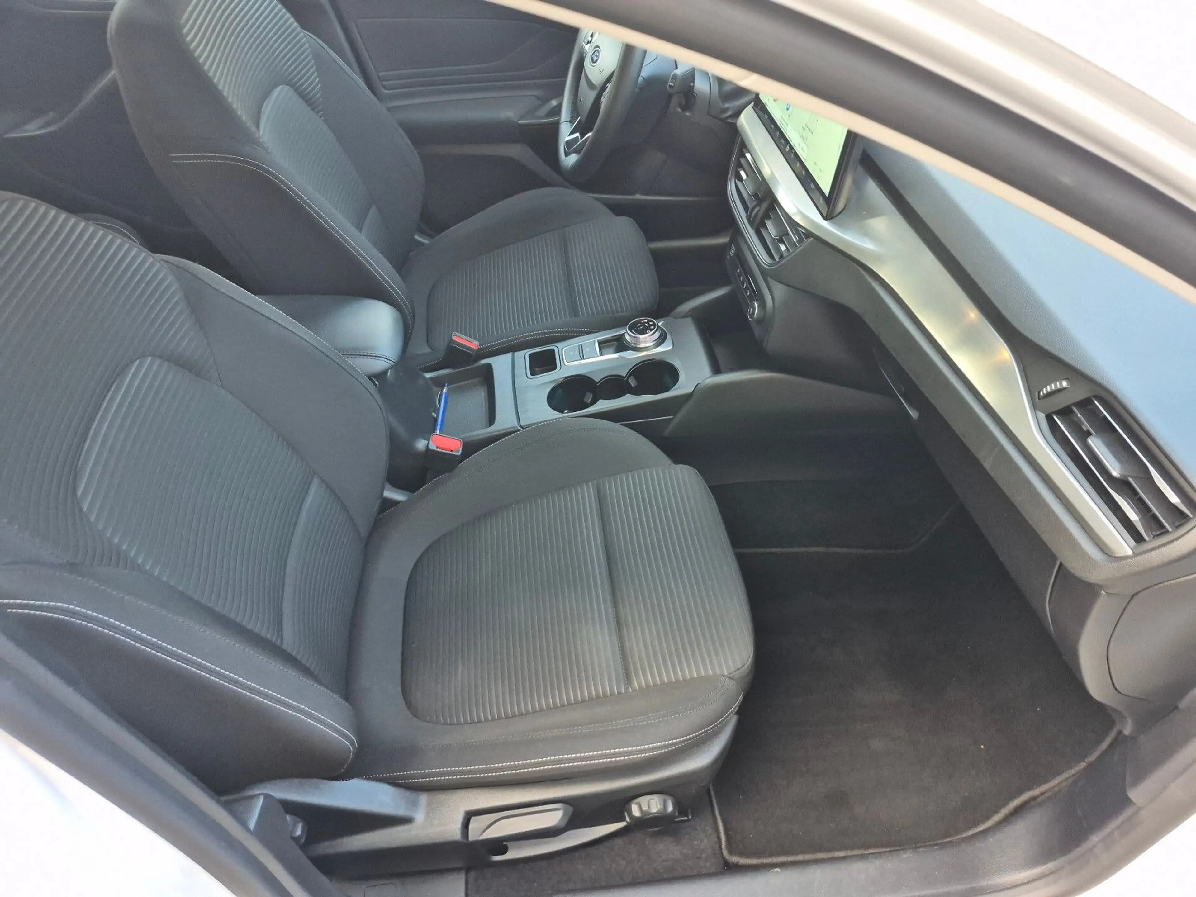 Ford Focus Turnier Titanium Automatik+Navi+Kamera — photo 21