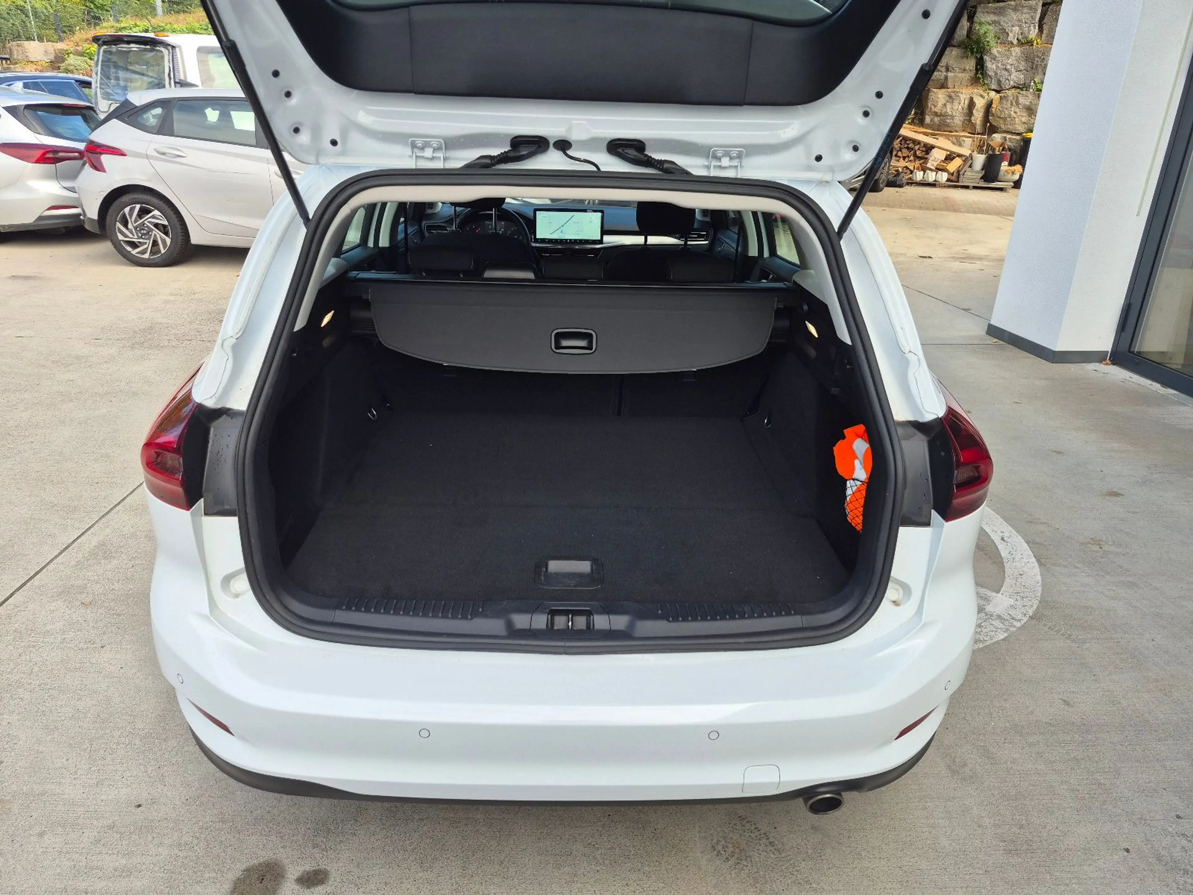 Ford Focus Turnier Titanium Automatik+Navi+Kamera — photo 24