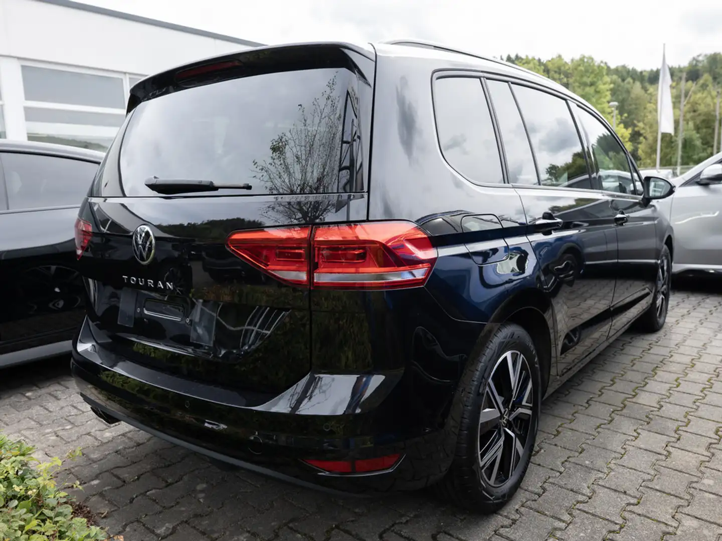Volkswagen Touran 2.0 TDI Comfortline AHK STANDHZ PANO Schwarz - 2