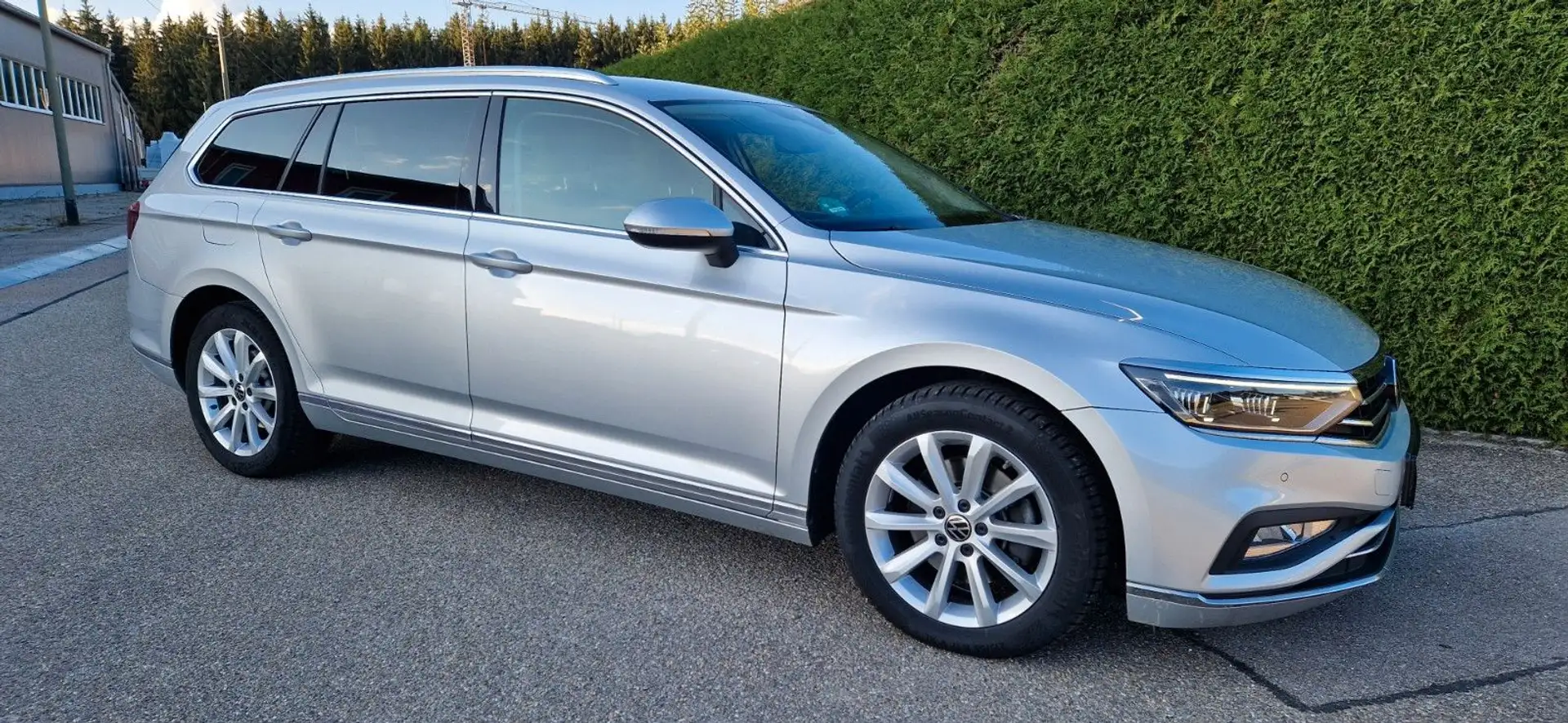 Volkswagen Passat Variant Elegance Silber - 1