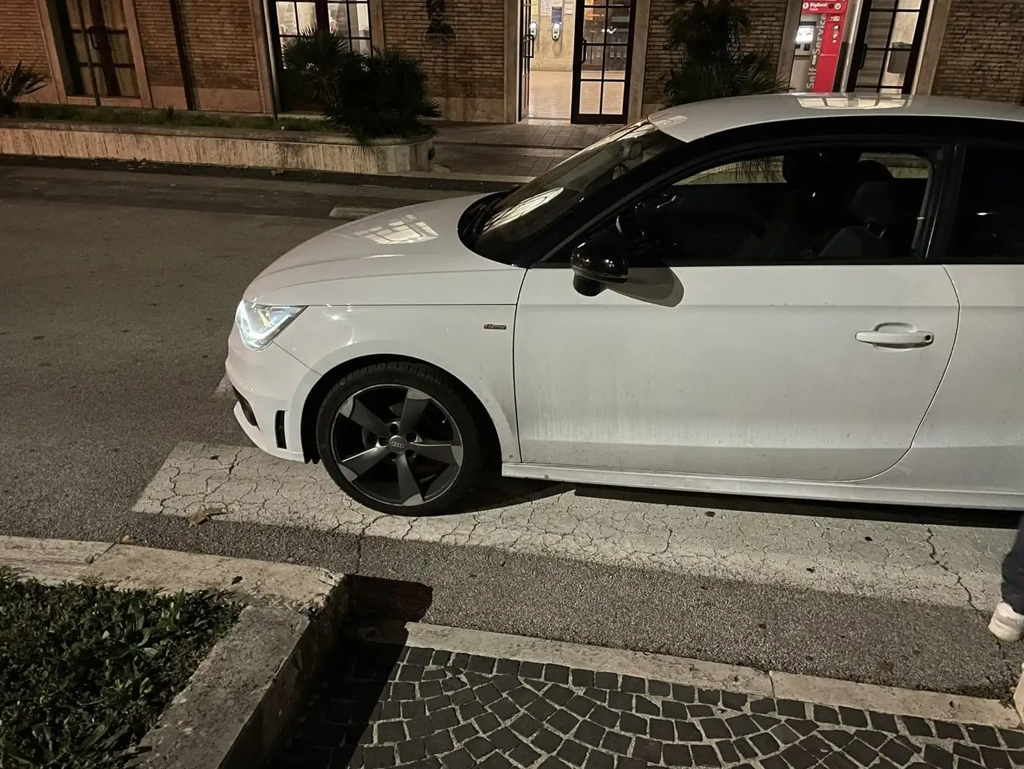 Audi A1 A1 1.6 tdi Sline edition plus 2 treni cerchi+gomme Blanco - 1