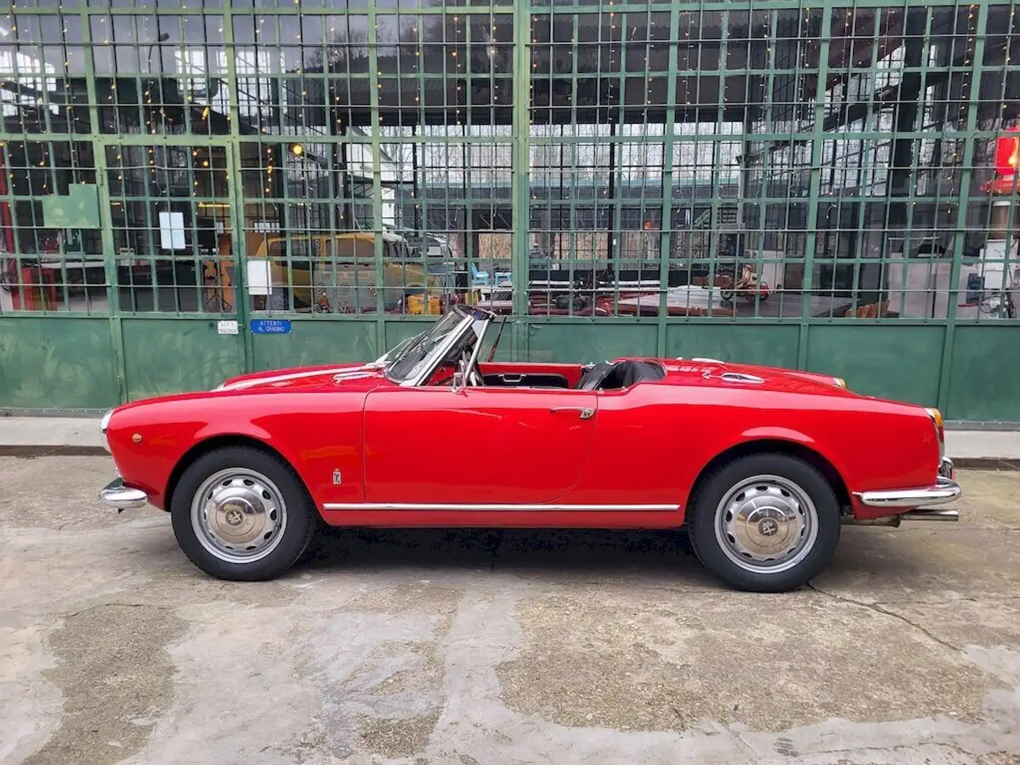 Alfa Romeo Giulietta Spider Rosso - 2