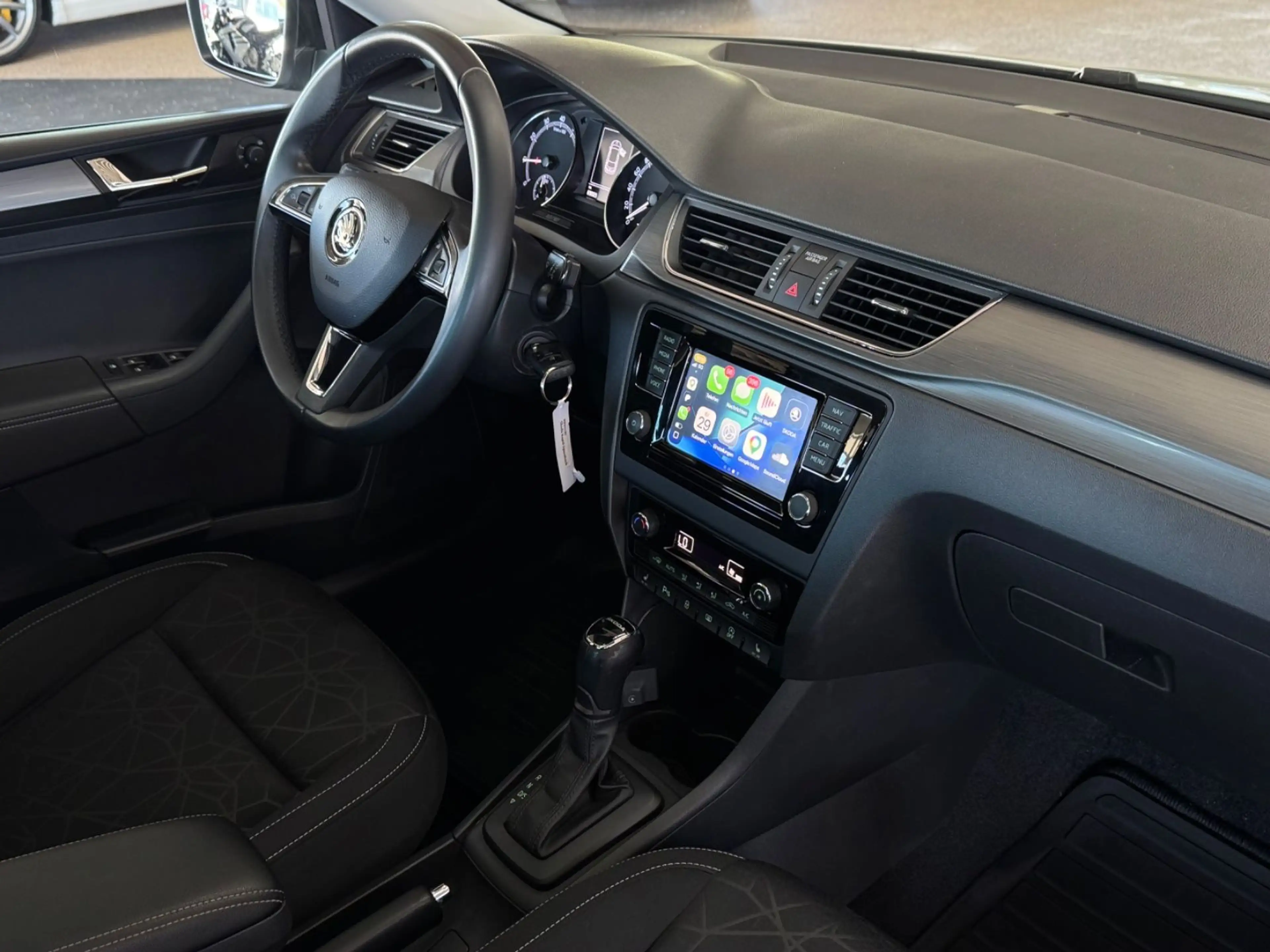 Skoda Rapid/Spaceback Spaceback Clever DSG *PAN*APP*SHZ*PDC*TEM* — photo 9