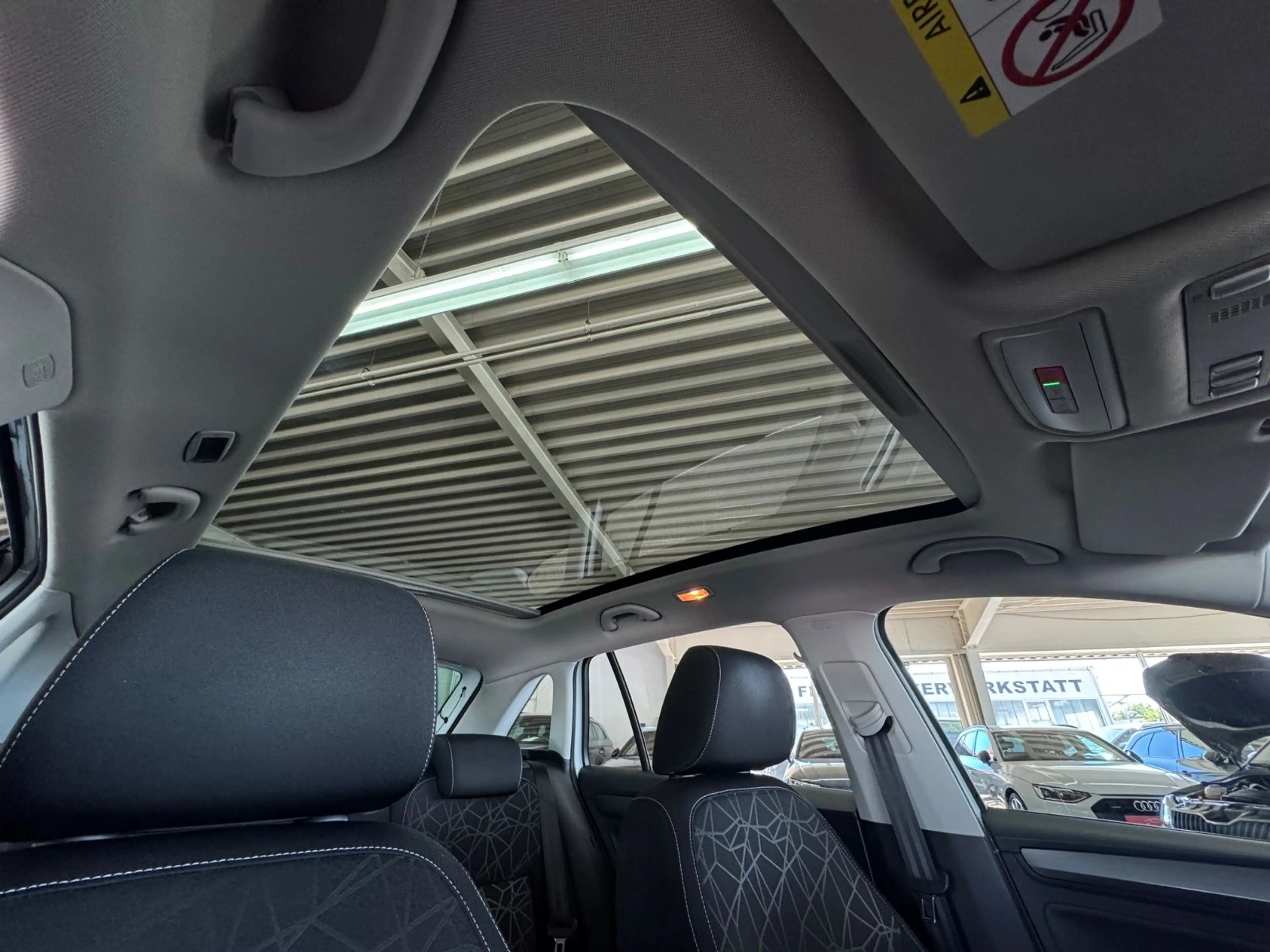 Skoda Rapid/Spaceback Spaceback Clever DSG *PAN*APP*SHZ*PDC*TEM* — photo 12