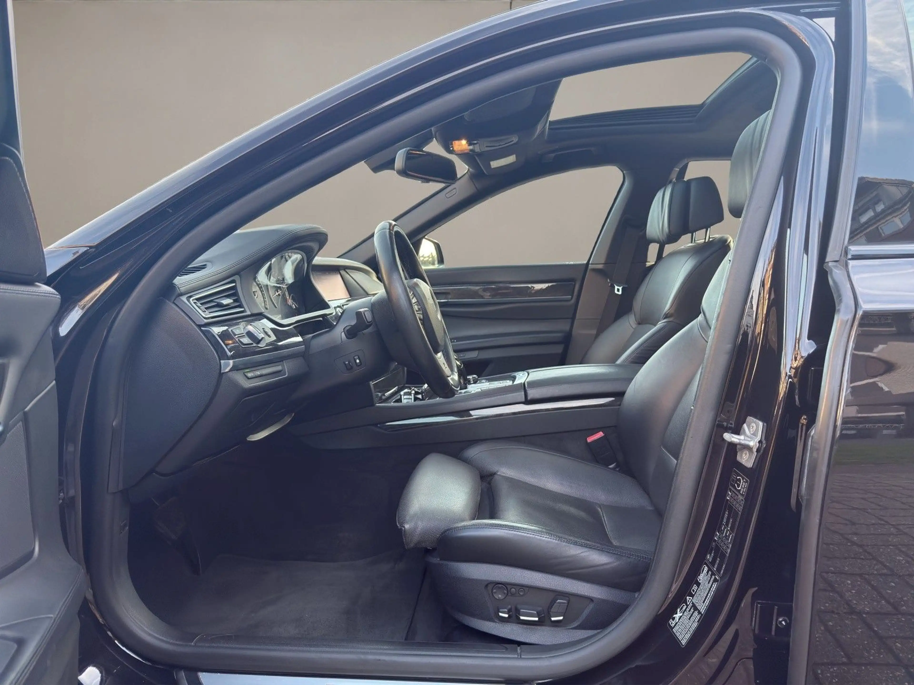 BMW 750 Li xDrive V8 4,4l  410PS Voll!!! — photo 9