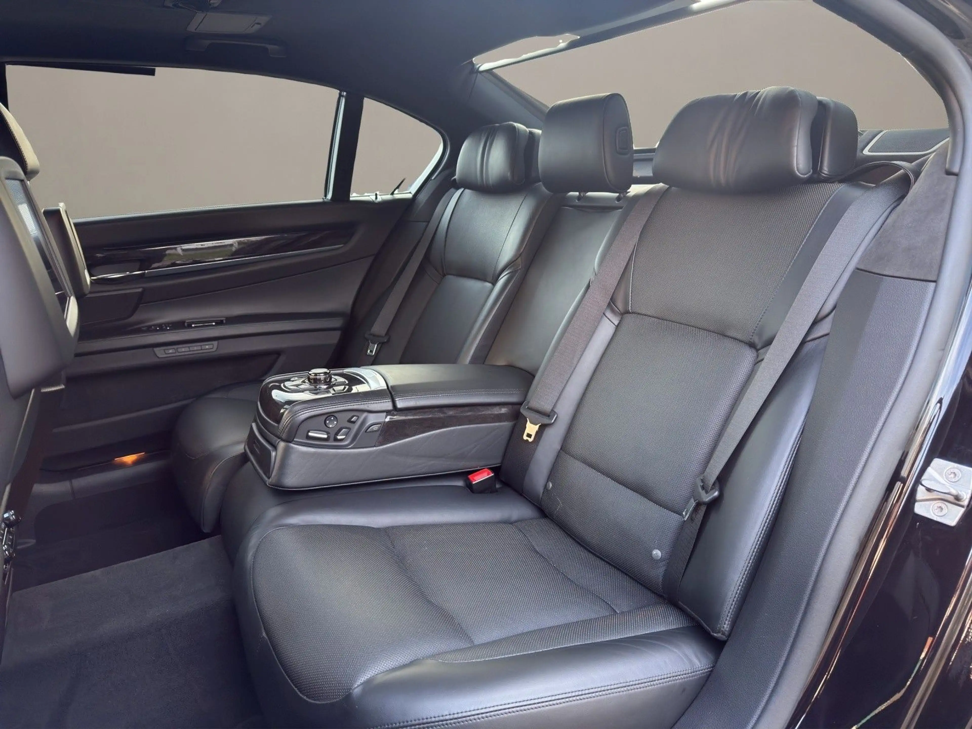 BMW 750 Li xDrive V8 4,4l  410PS Voll!!! — photo 12