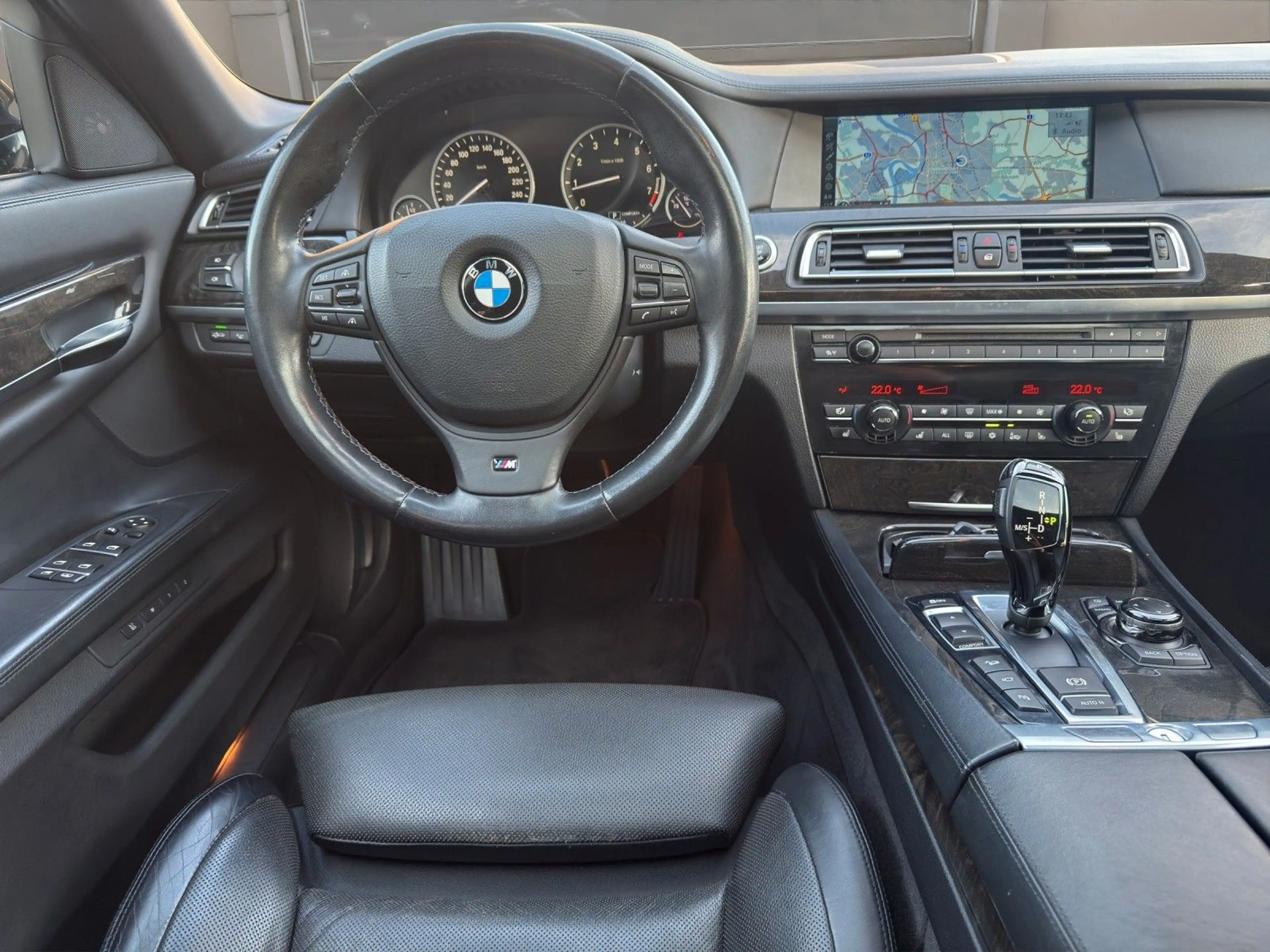 BMW 750 Li xDrive V8 4,4l  410PS Voll!!! — photo 13