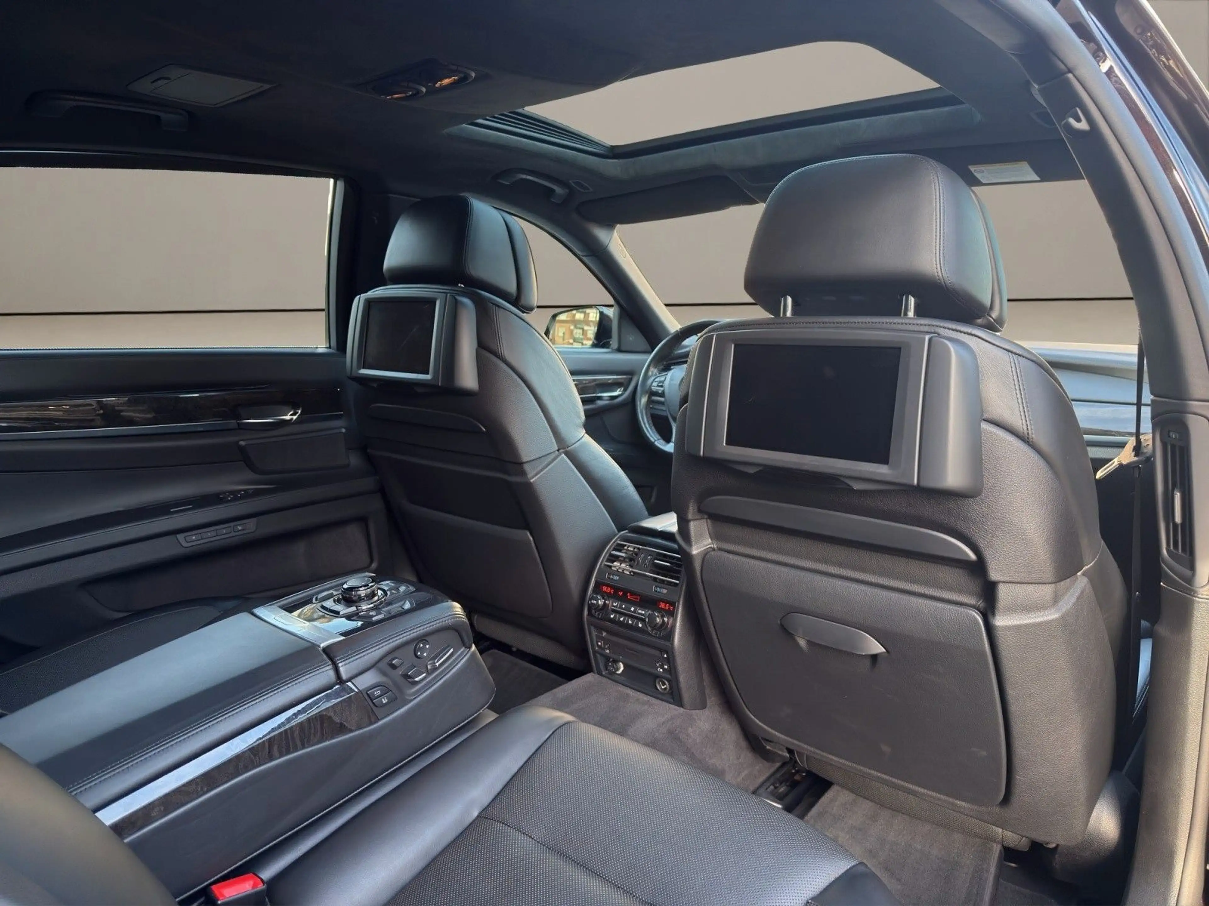 BMW 750 Li xDrive V8 4,4l  410PS Voll!!! — photo 17