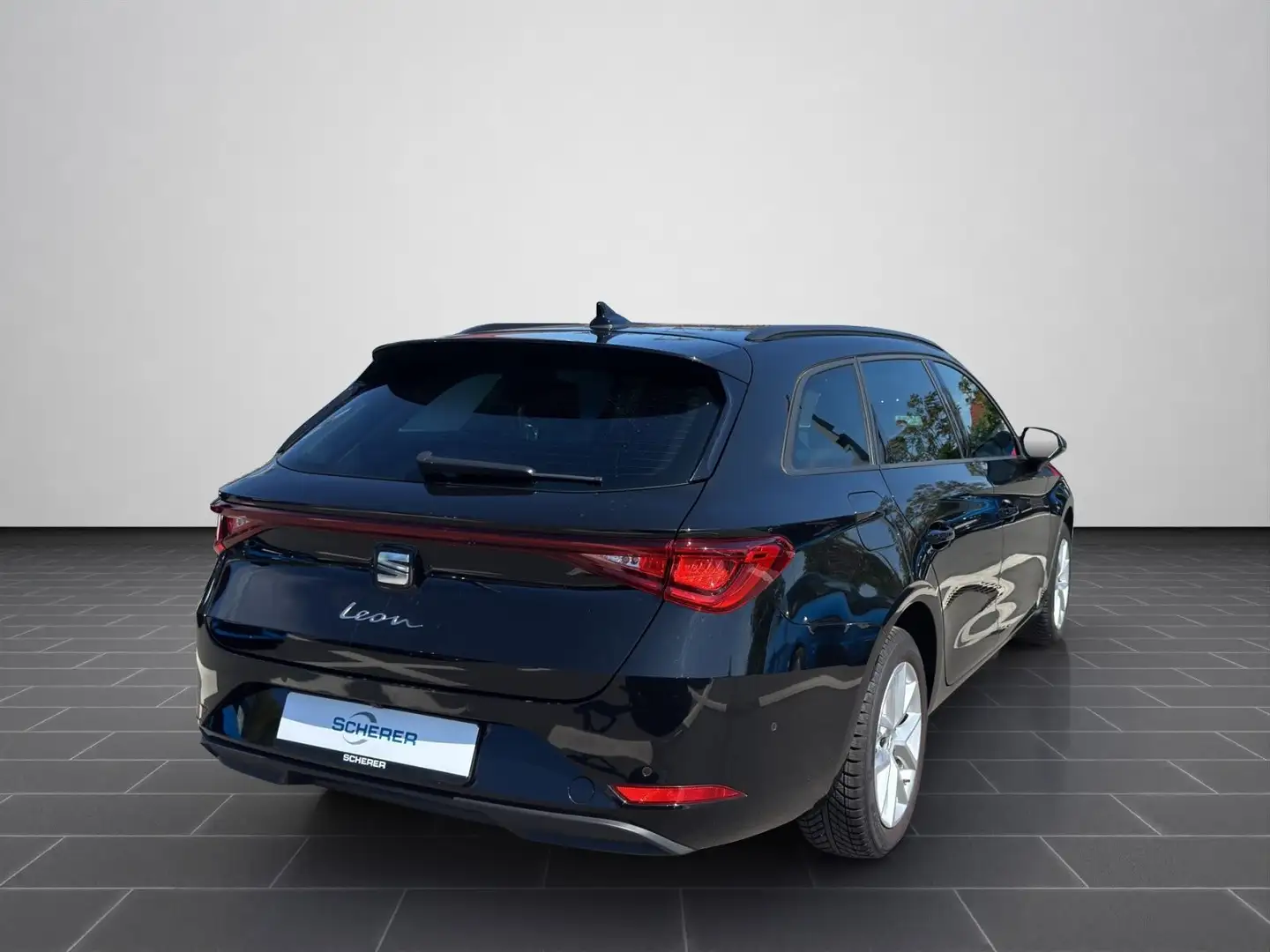 SEAT Leon Sportstourer 1.5 eTSI DSG Style LED PANO KA Negro - 2