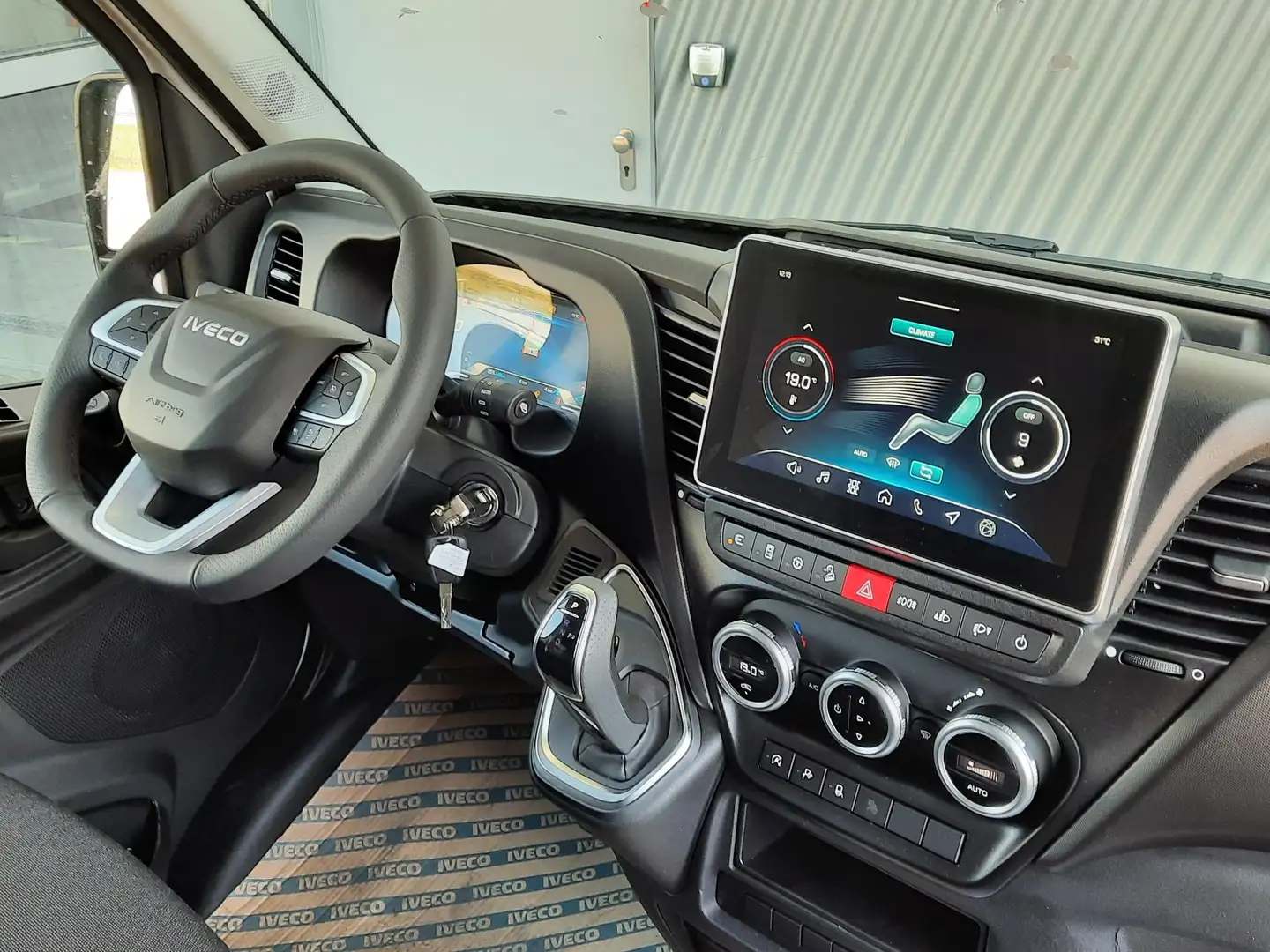 Iveco Daily ** 176PS 3.0lt. Motor ** € 38.990,- NETTO Navi Weiß - 2