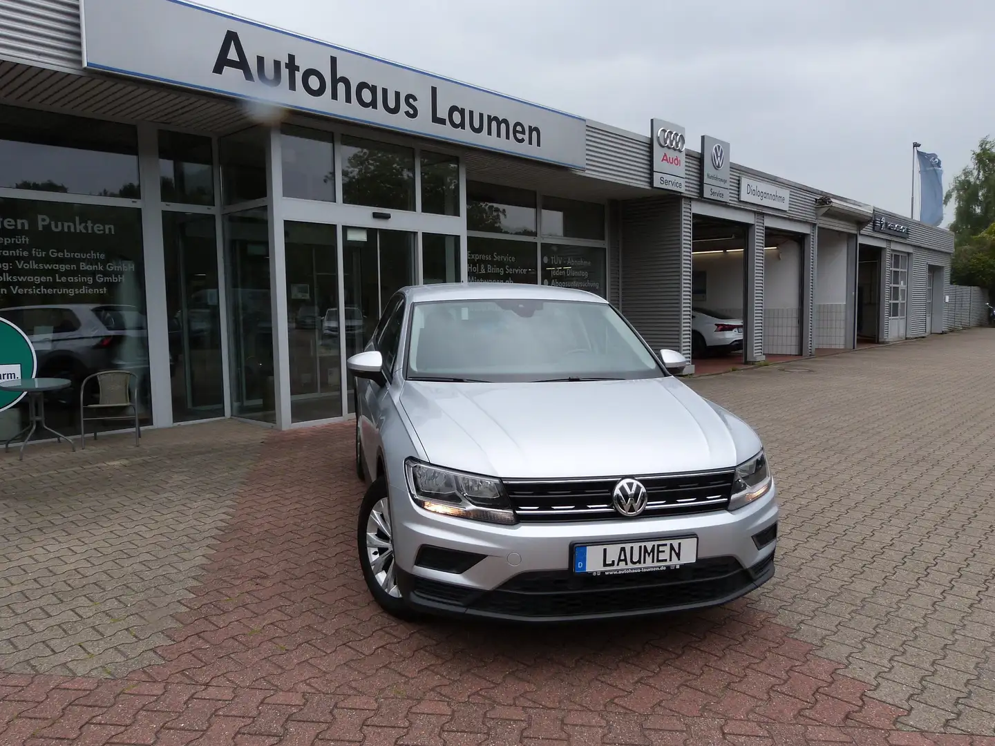 Volkswagen Tiguan 1.4 TSI Trendline Lane Assist Parkpilot LM 17 Zoll Argento - 1