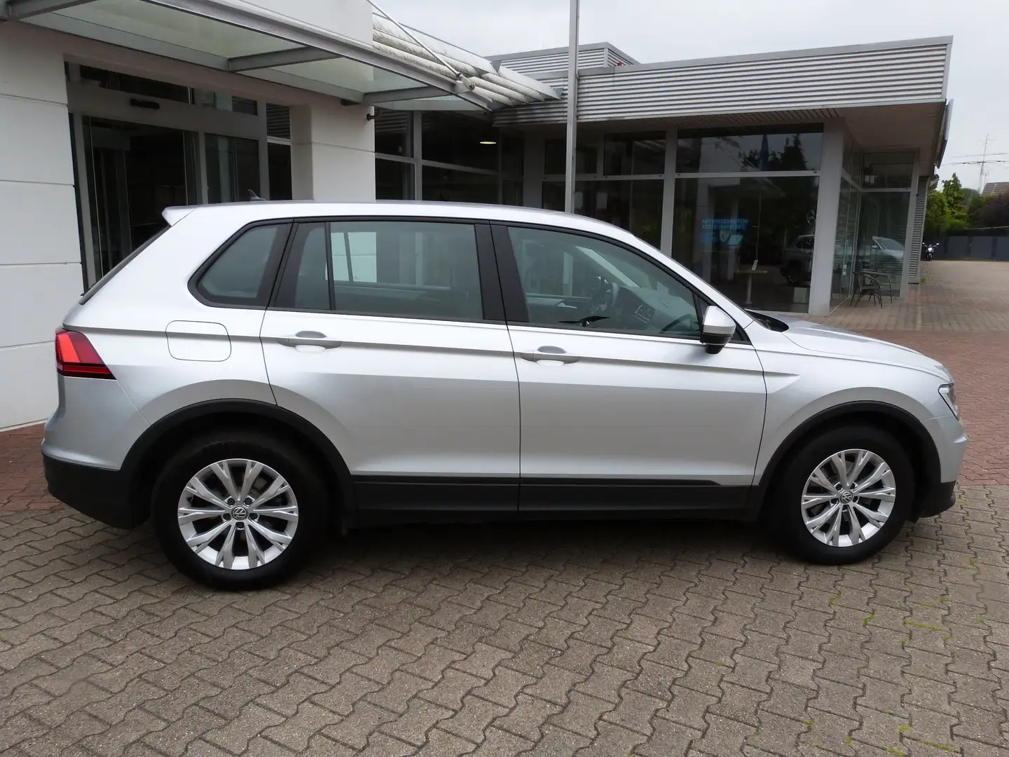 Volkswagen Tiguan 1.4 TSI Trendline Lane Assist Parkpilot LM 17 Zoll Argento - 2