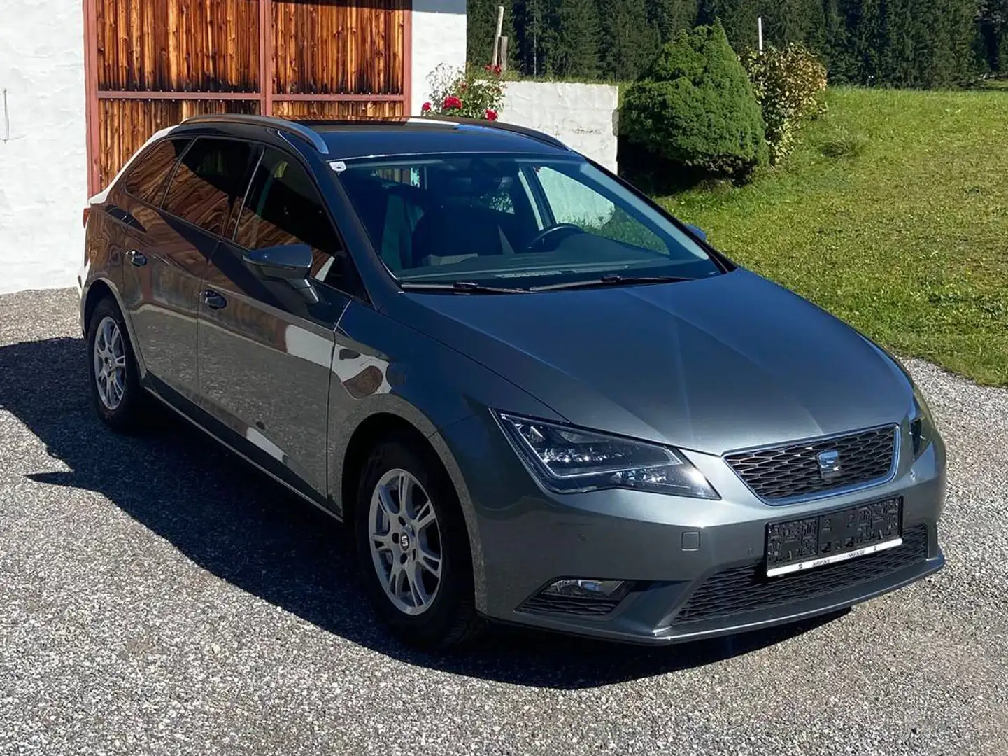 SEAT Leon Leon ST Executive 1,6 TDI CR Executive Grau - 1