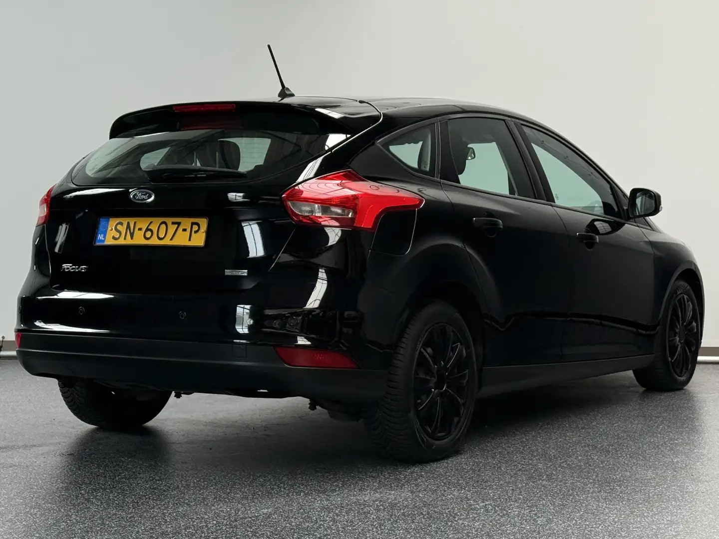 Ford Focus 1.0 Lease Edition | Airco | Apple Carplay | NL Aut Negro - 2