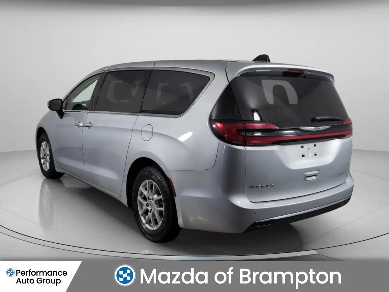 Chrysler Pacifica photo Chrysler Pacifica