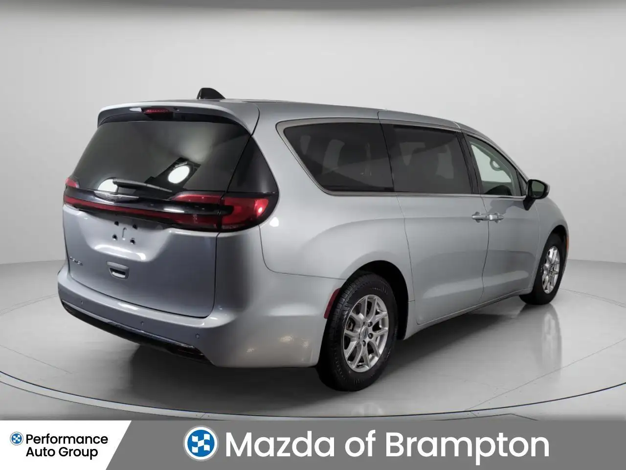 Chrysler Pacifica photo Chrysler Pacifica