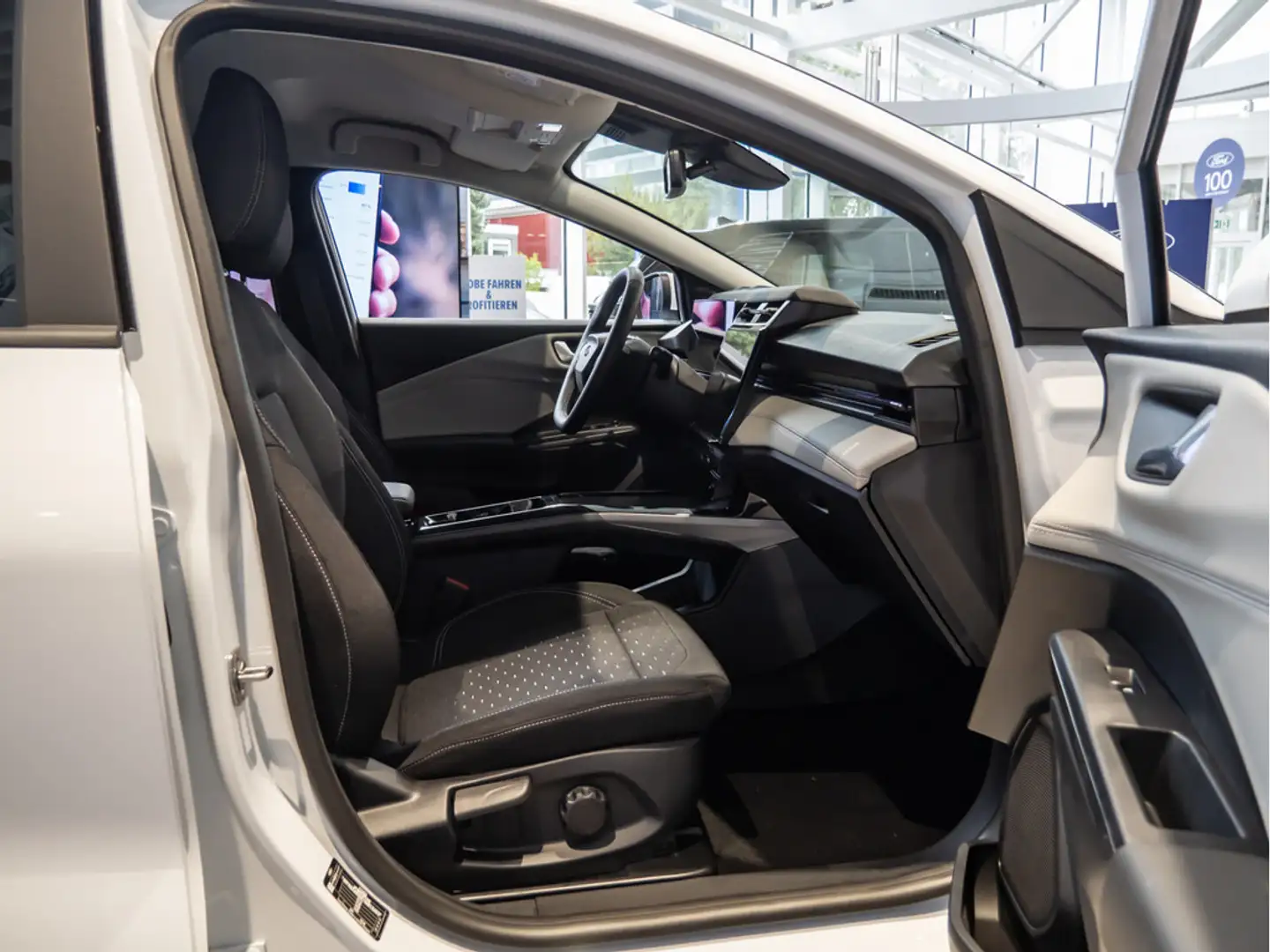 Ford Puma Gen-E Basis 43 kWh +WINTERPAKET Белый - 2