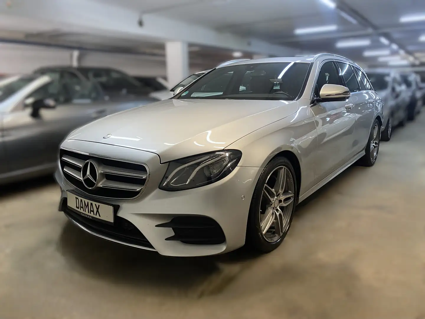 Mercedes-Benz E 220 d AMG*TOTWI*SCHIEBDACH*LED*NAVI Gris - 1