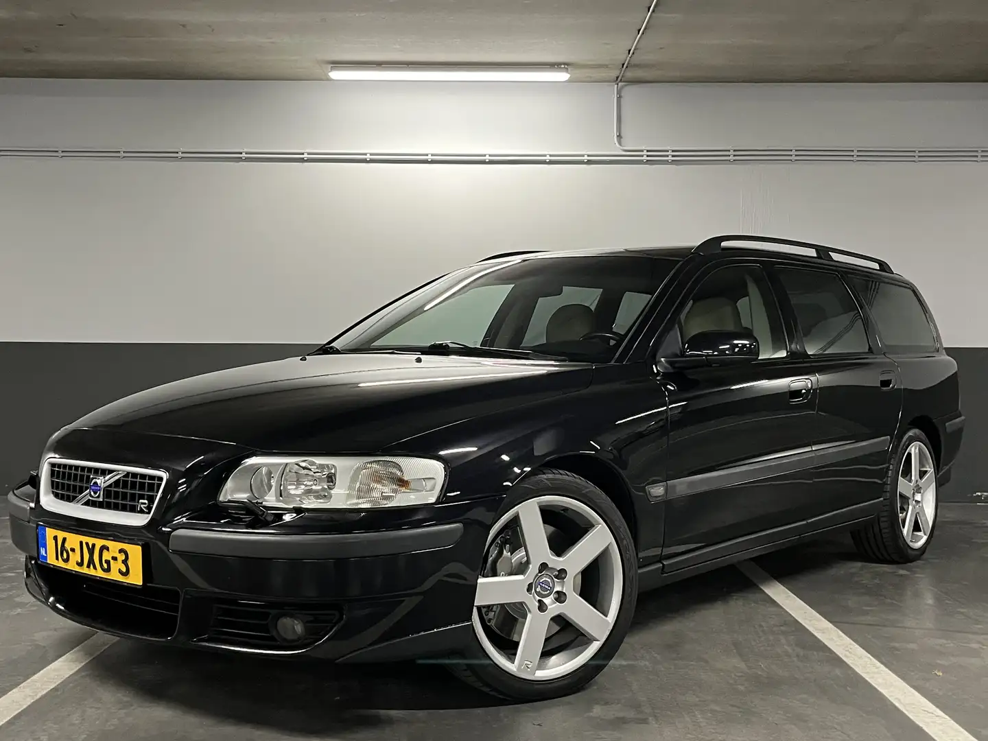 Volvo V70 2.5 R Geartronic | 18 inch | Airco | AWD Revisie Nero - 1