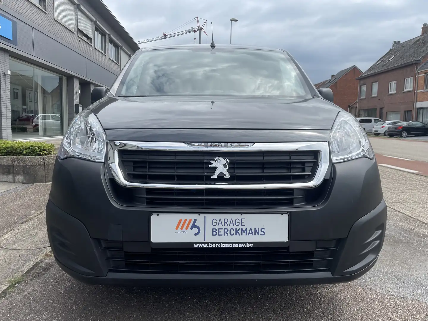 Peugeot Partner Bestelwagen 1.6 Benzine + Navi + Parkeersensoren Gri - 2