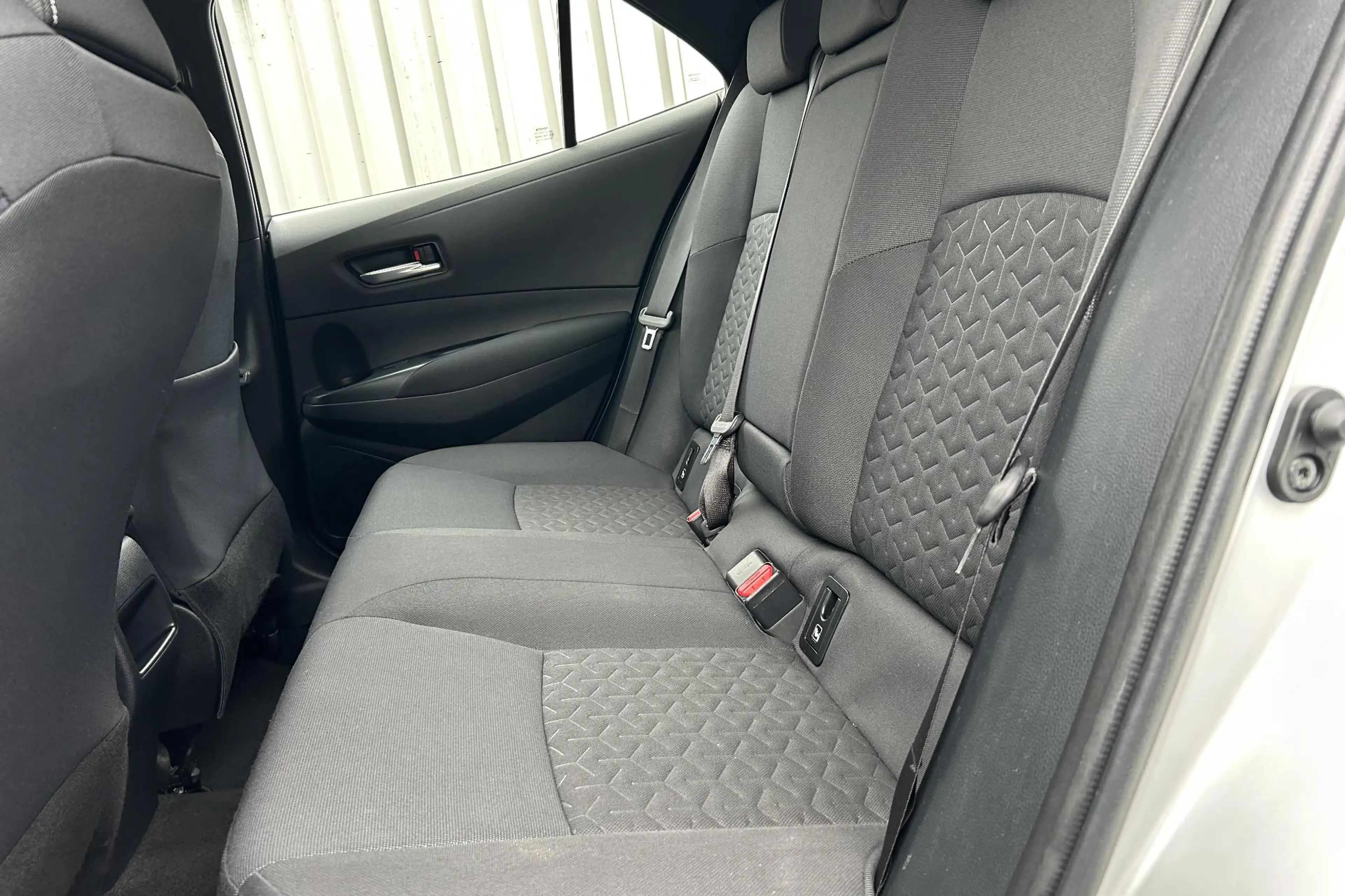 Toyota Corolla 1.8 Hybrid Dynamic, 1e eigenaar, Trekhaak, All sea — photo 9